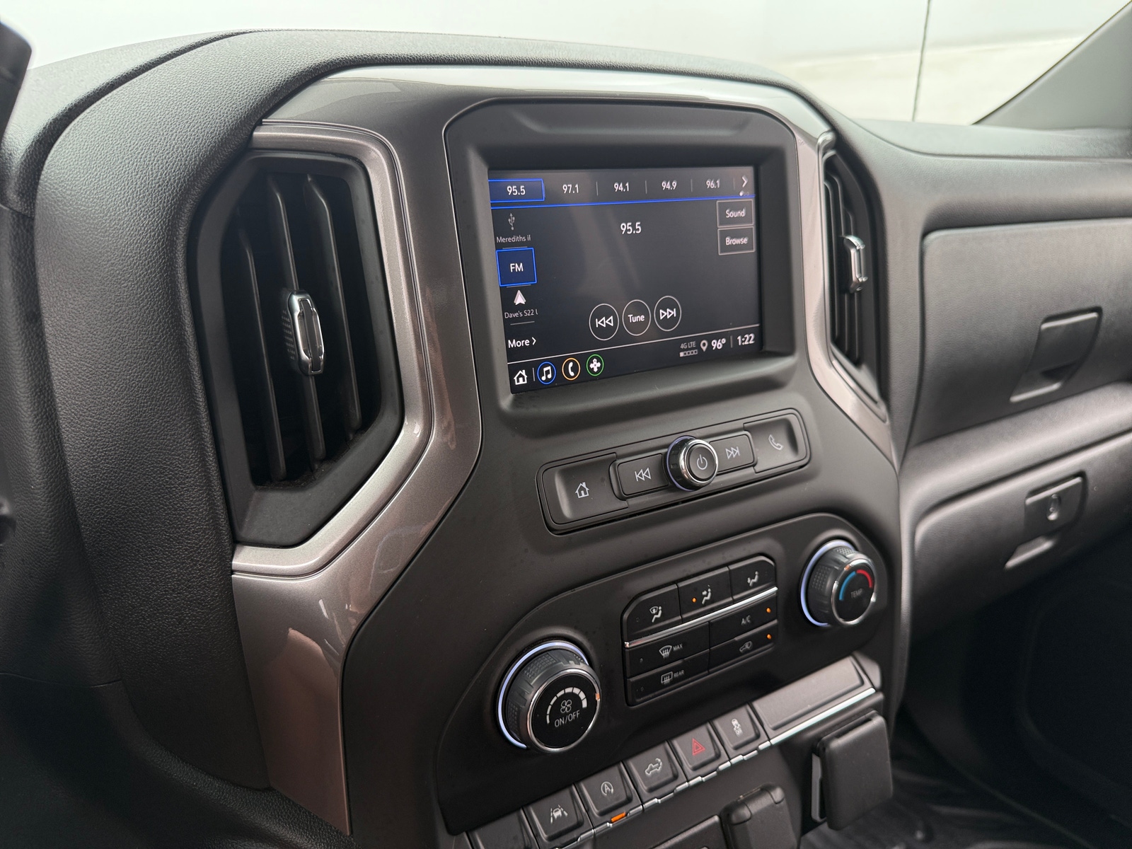 Thumbnail: 2025 Chevrolet Silverado 1500 - 3