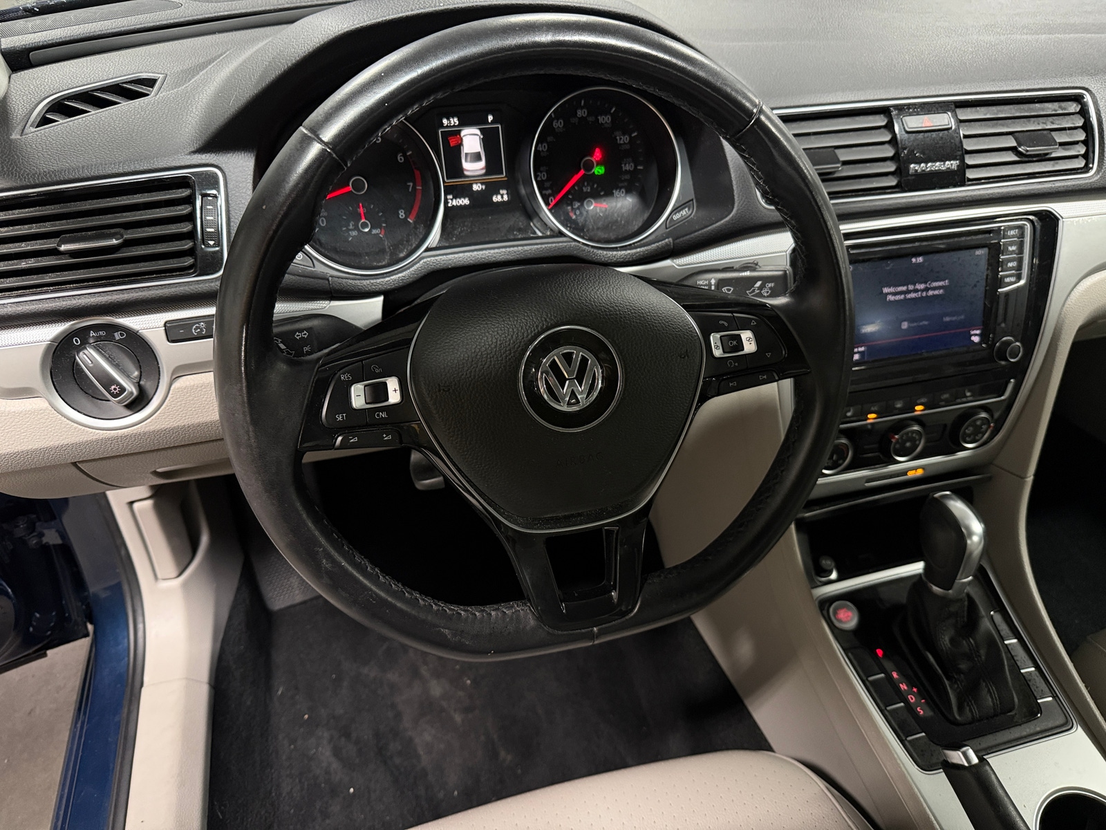 Thumbnail: 2019 Volkswagen Passat - 4
