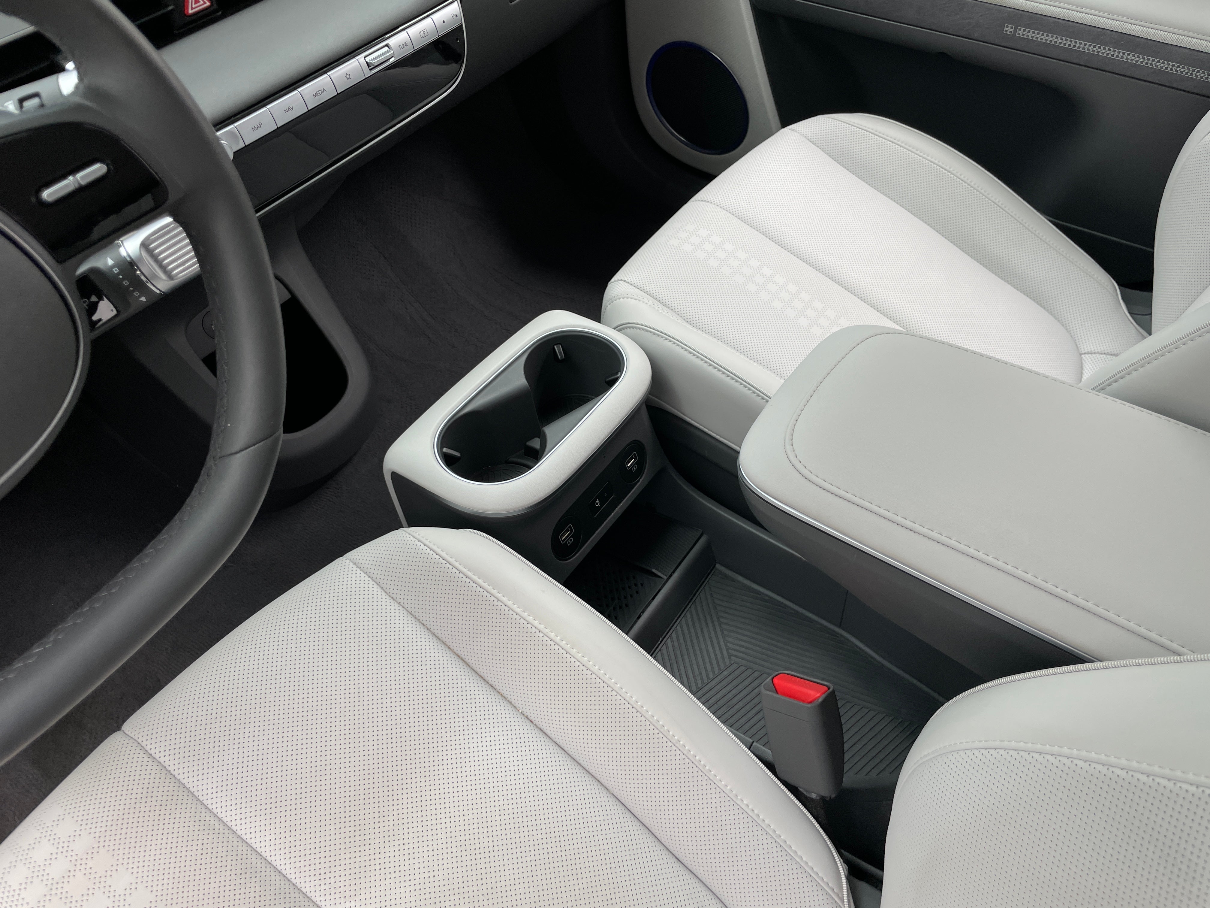Used 2024 Hyundai IONIQ 5 Limited with VIN KM8KRDDF4RU274811 for sale in Oak Creek, WI