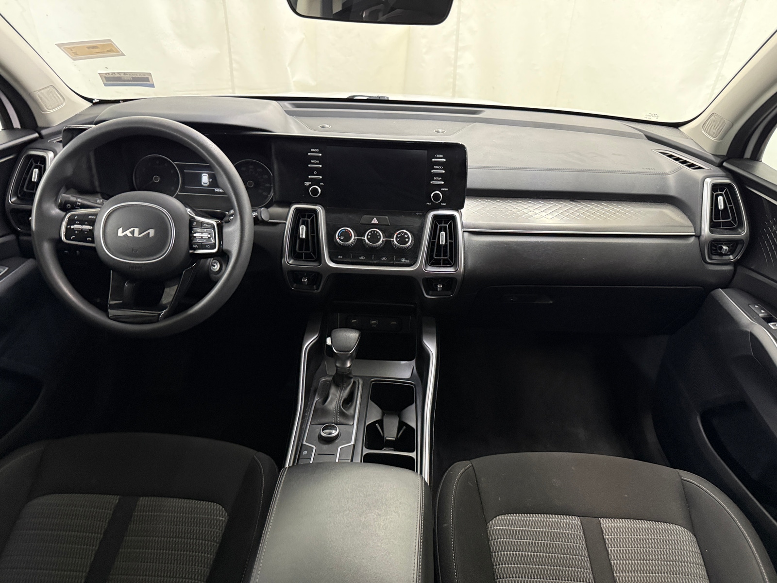 Thumbnail: 2023 Kia Sorento - 3
