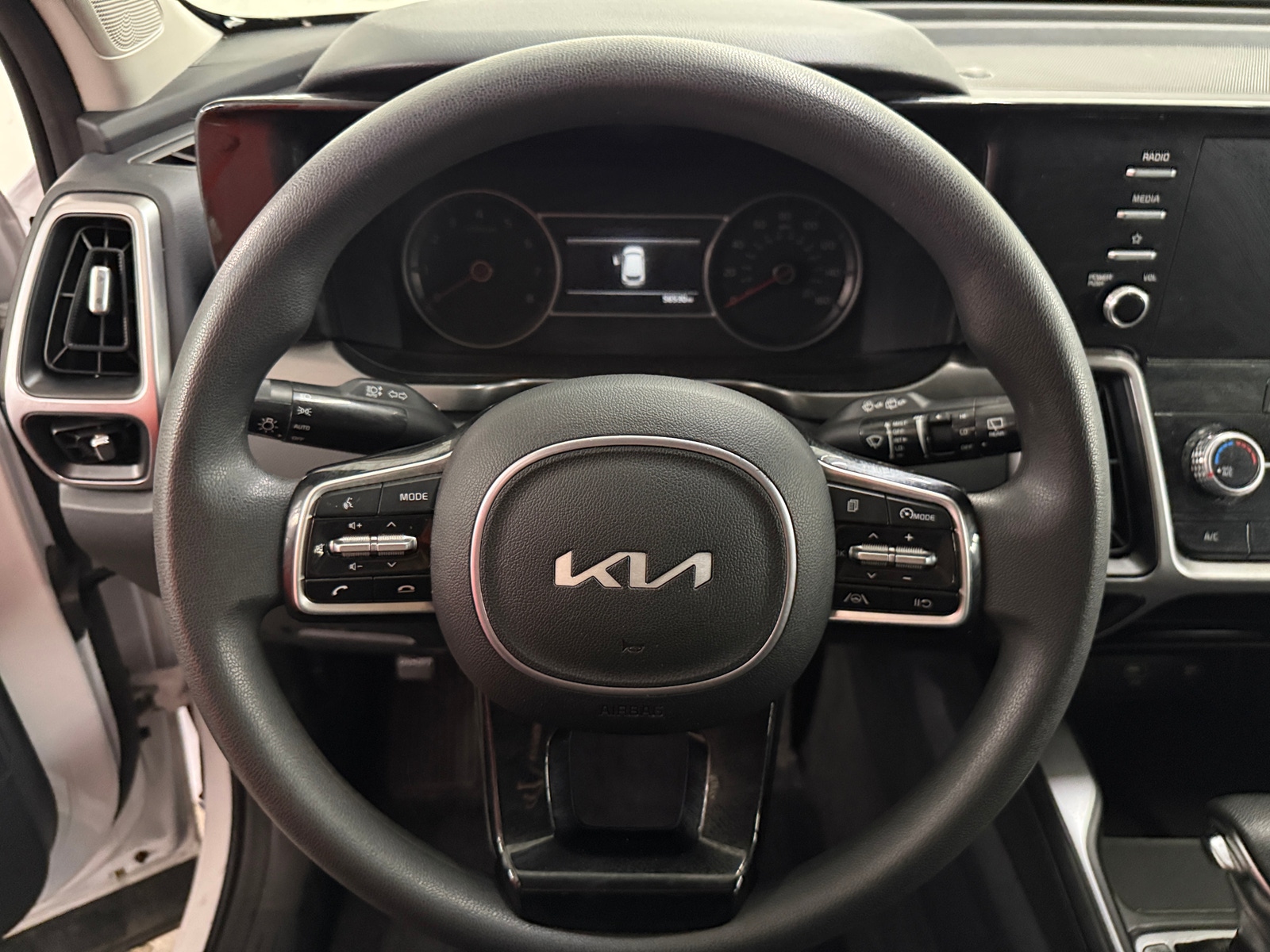 Thumbnail: 2023 Kia Sorento - 5