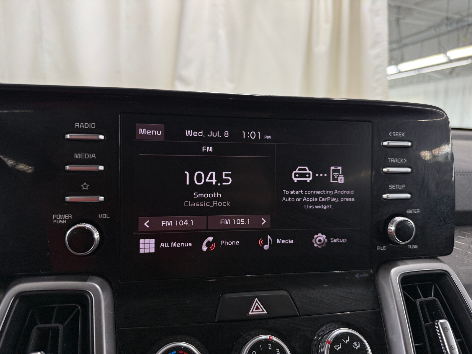 Thumbnail: 2023 Kia Sorento - 4
