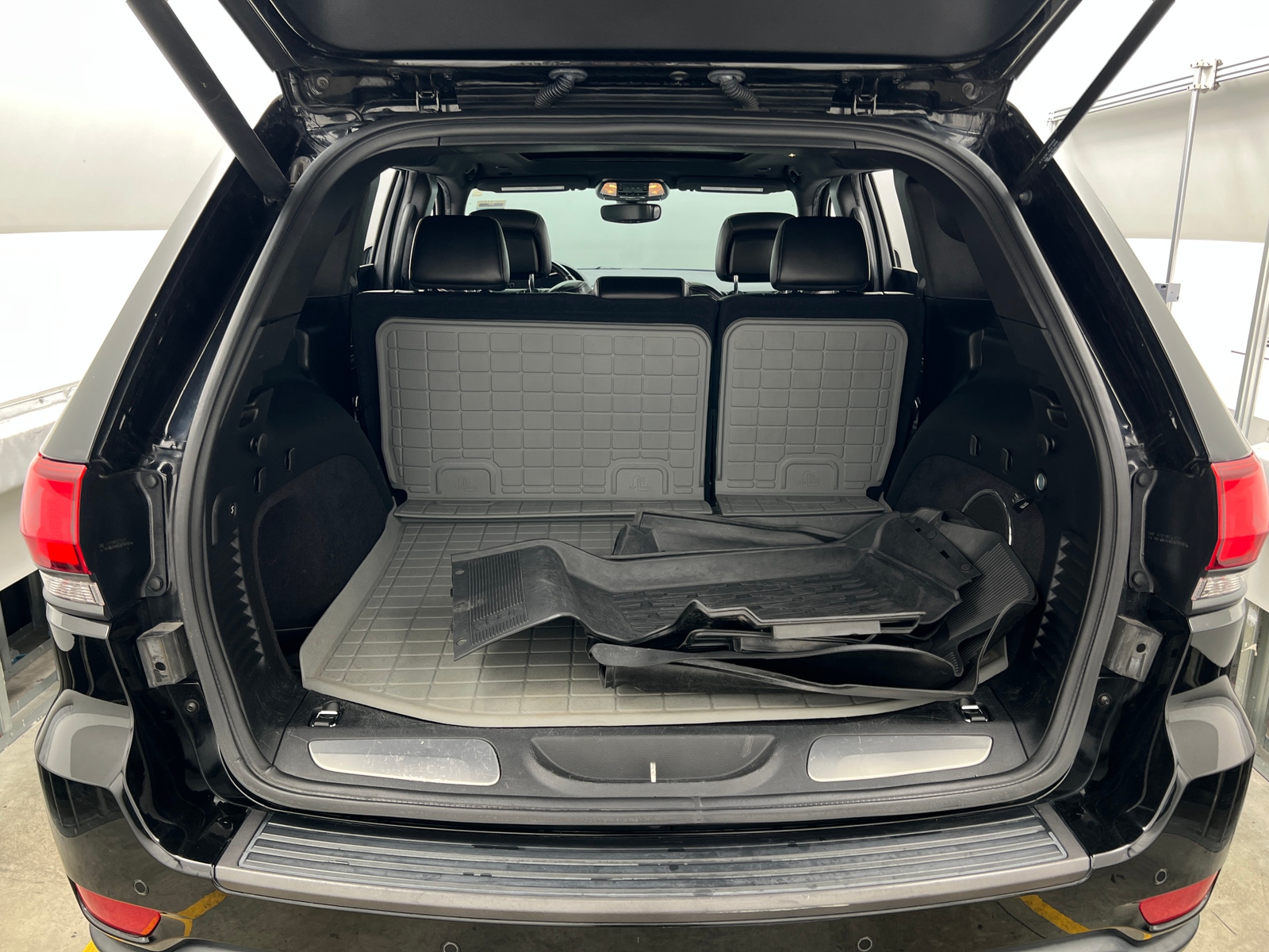 Thumbnail: 2020 Jeep Grand Cherokee - 6