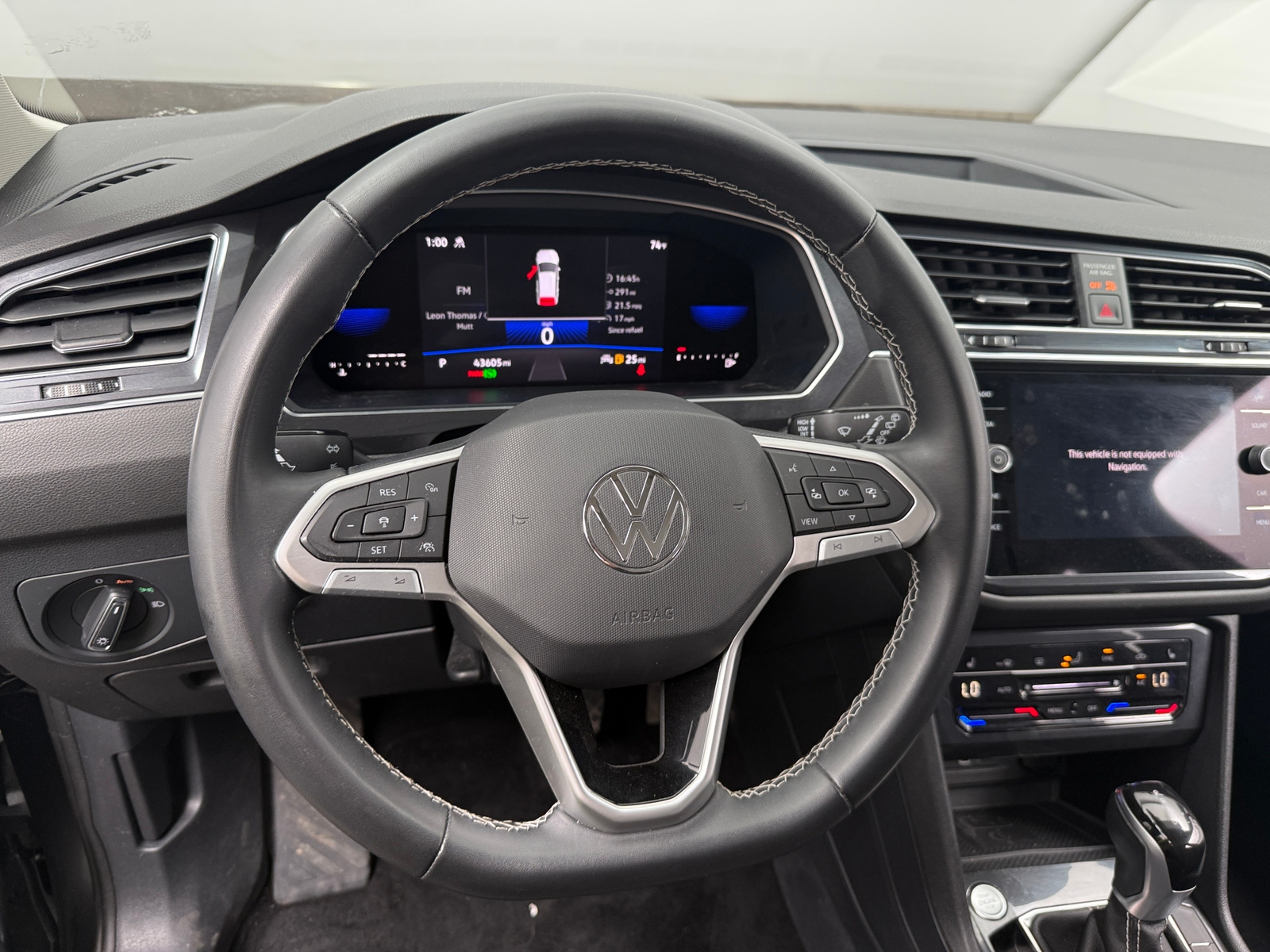 Thumbnail: 2023 Volkswagen Tiguan - 4