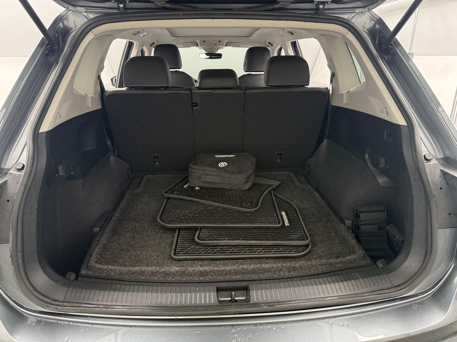Thumbnail: 2023 Volkswagen Tiguan - 6