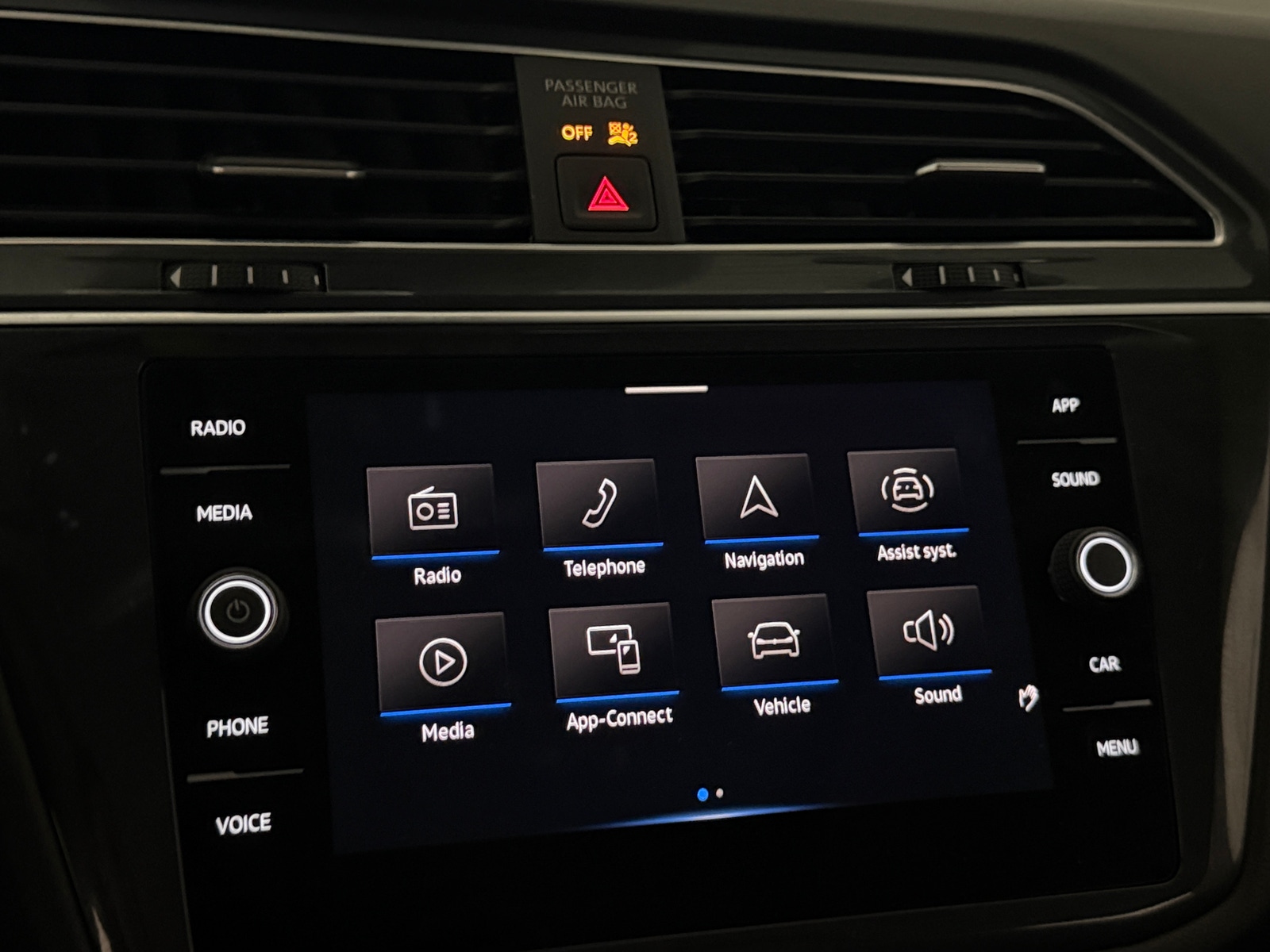 Thumbnail: 2023 Volkswagen Tiguan - 3