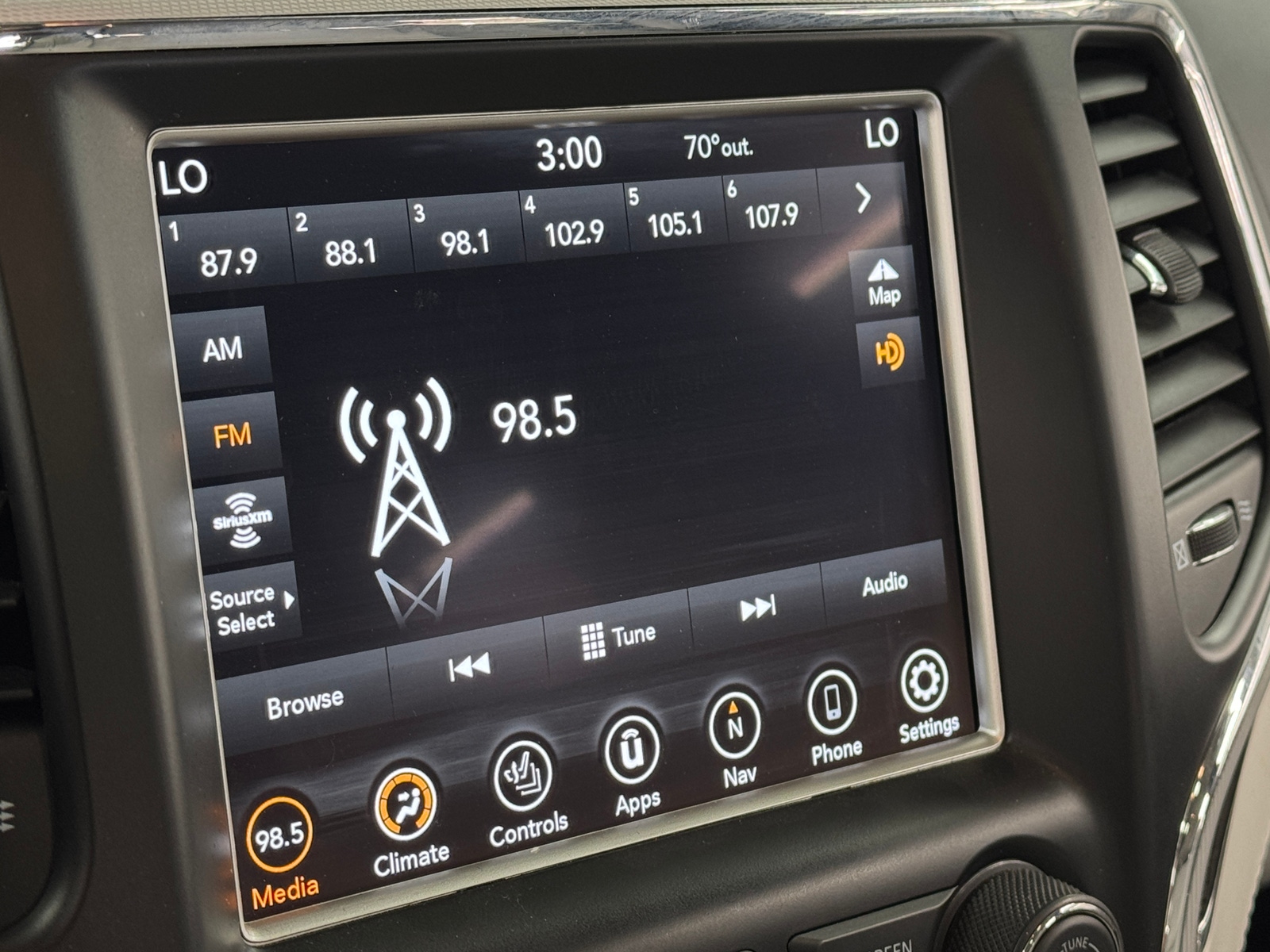 Thumbnail: 2018 Jeep Grand Cherokee - 3