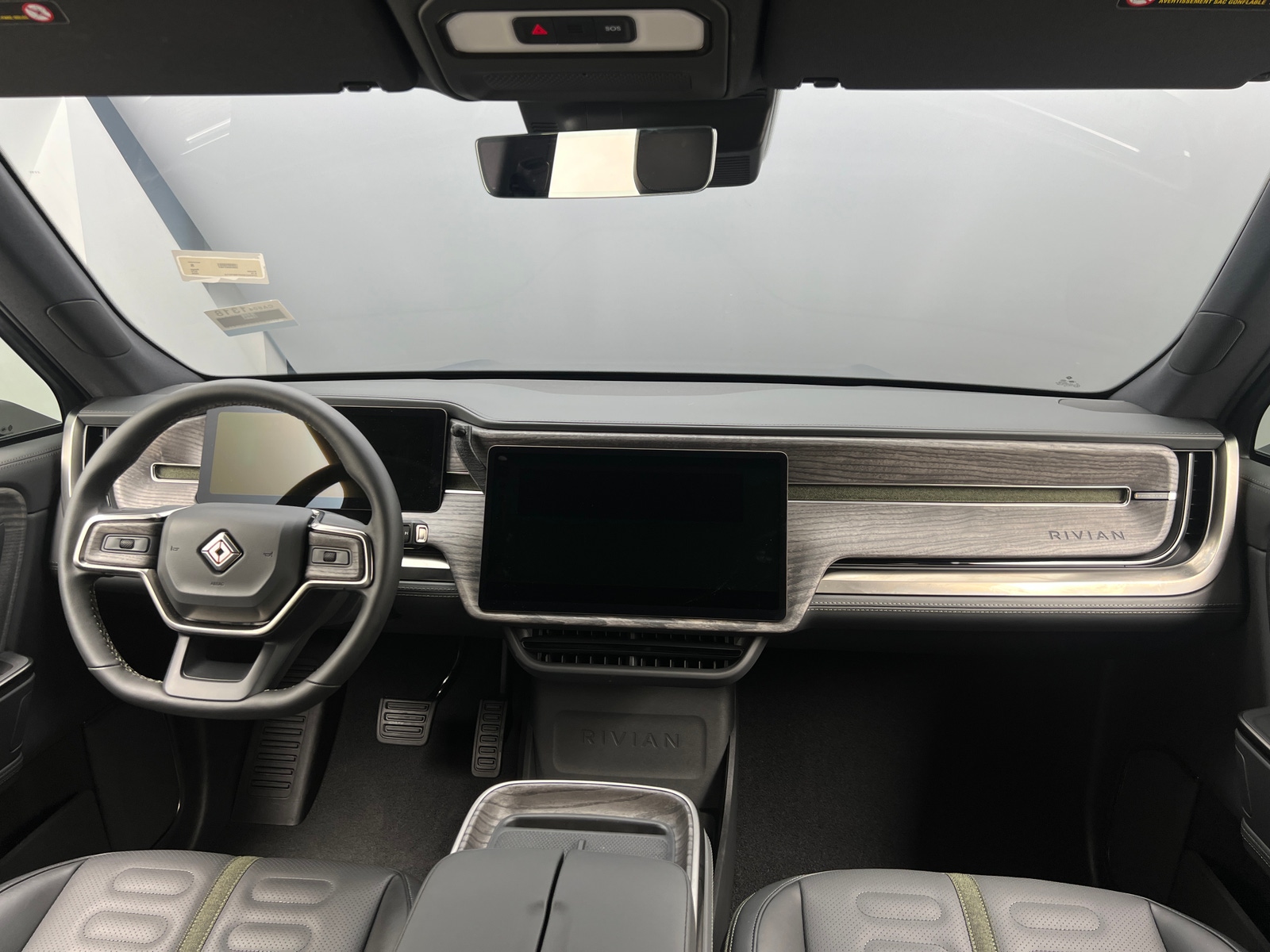 Thumbnail: 2026 Rivian R1S - 2