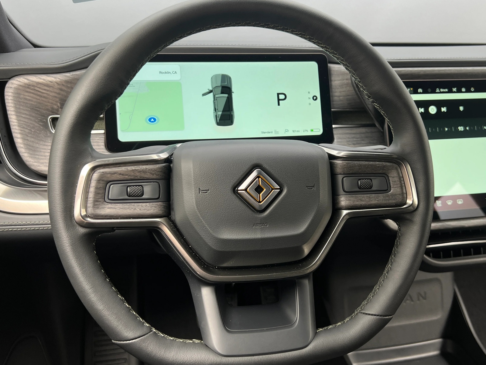 Thumbnail: 2026 Rivian R1S - 4