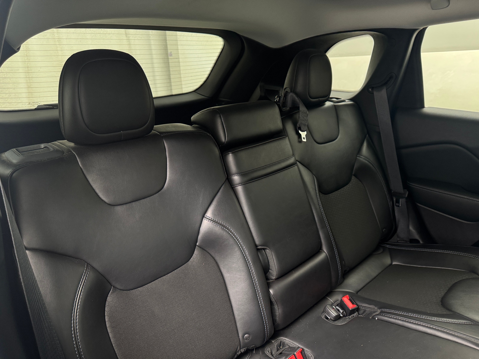 Thumbnail: 2019 Jeep Cherokee - 6