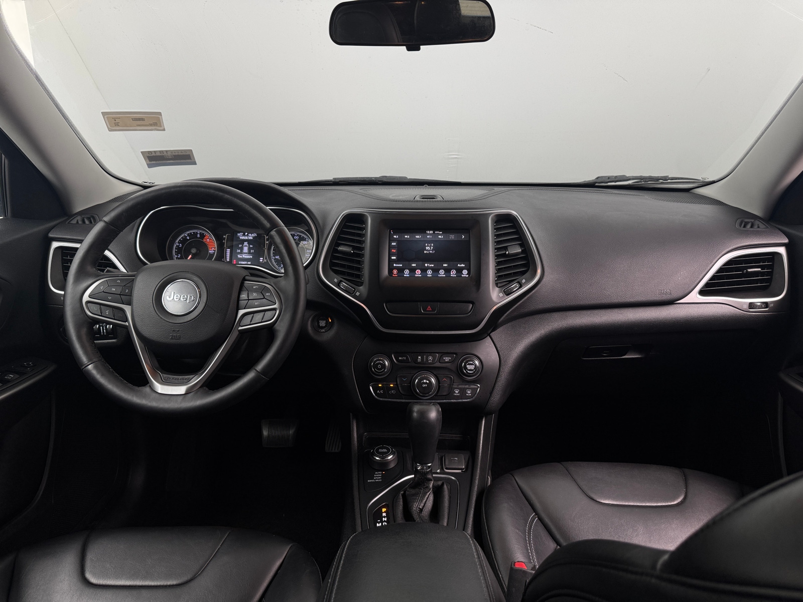 Thumbnail: 2019 Jeep Cherokee - 3