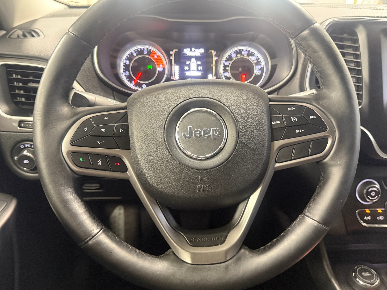 Thumbnail: 2019 Jeep Cherokee - 5