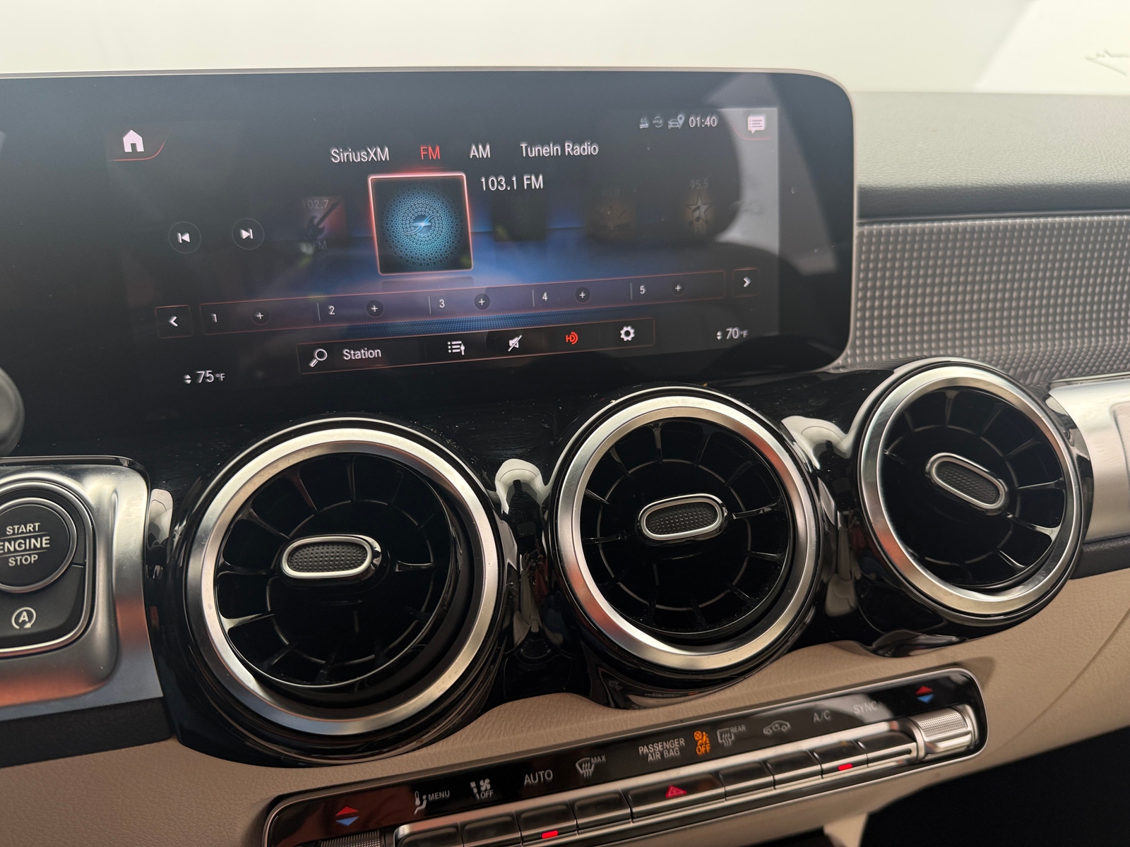 Thumbnail: 2021 Mercedes-Benz GLB - 3