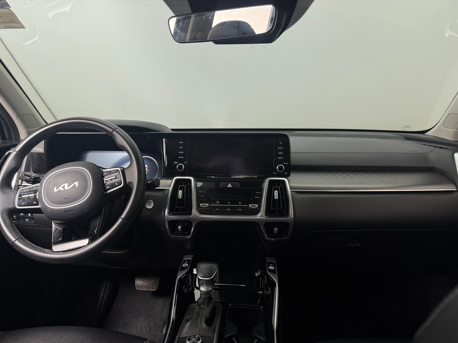Thumbnail: 2023 Kia Sorento - 3