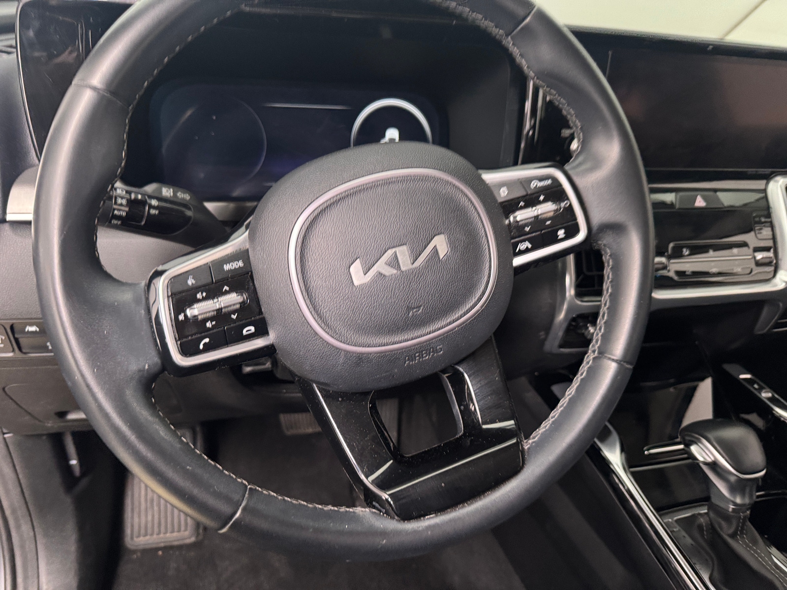 Thumbnail: 2023 Kia Sorento - 5