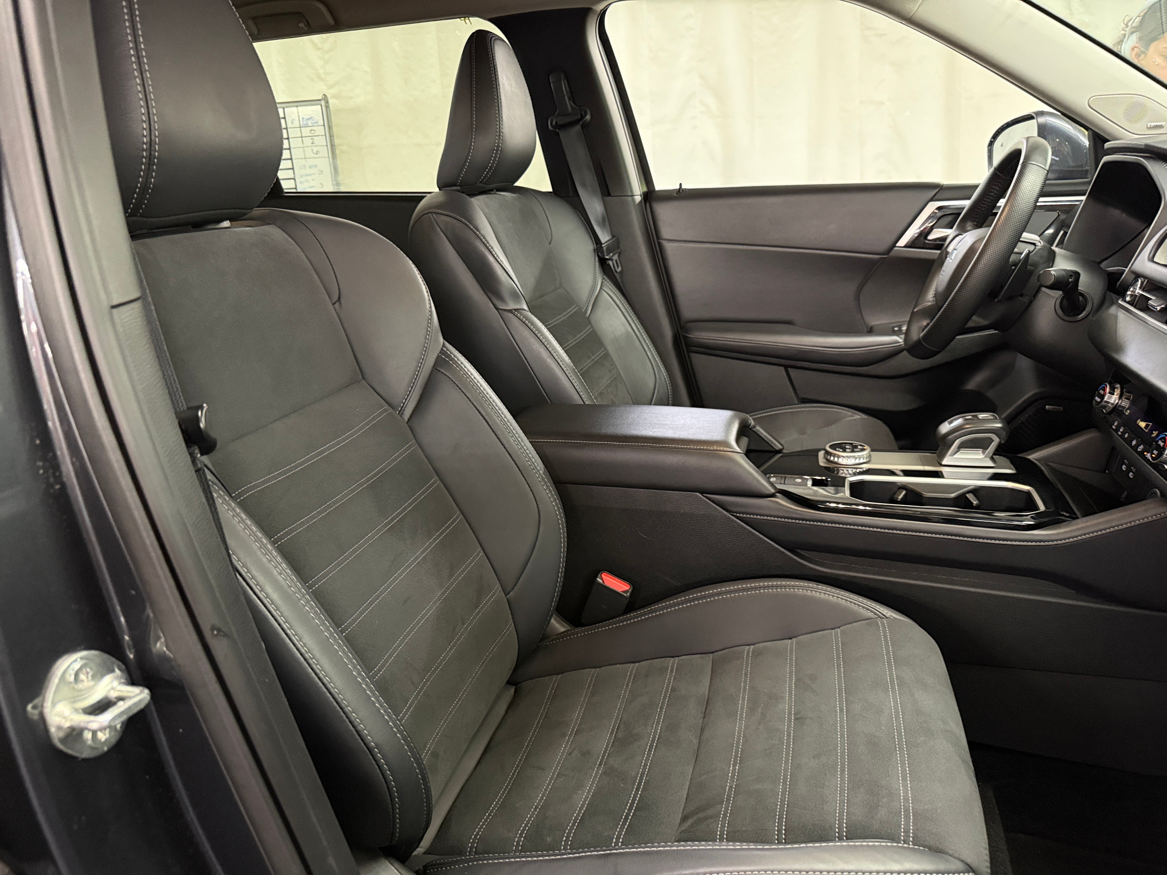 2025 Mitsubishi Outlander