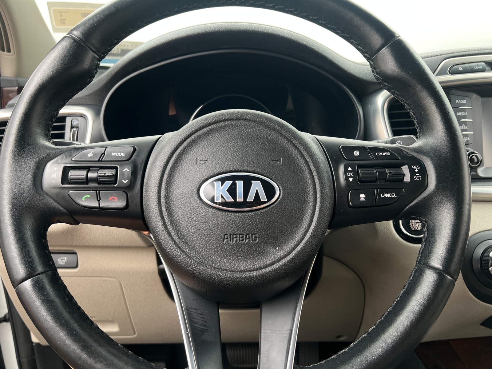 Thumbnail: 2017 Kia Sorento - 4