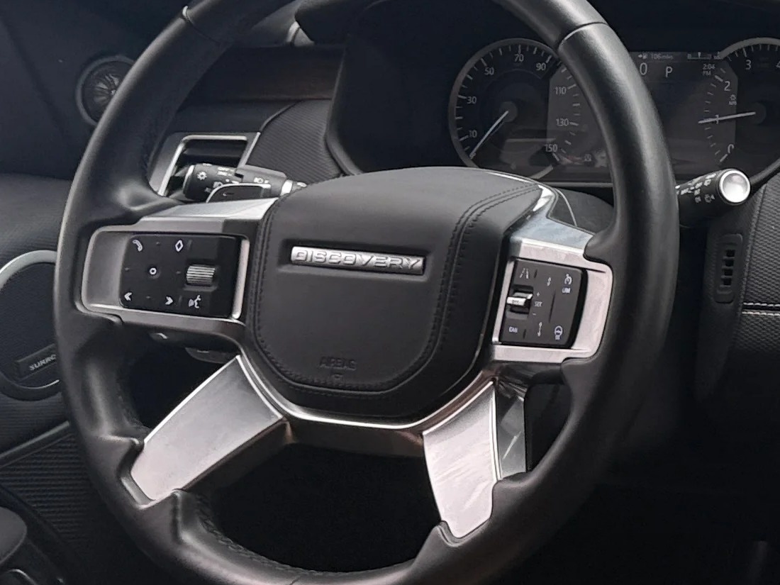 Thumbnail: 2023 Land Rover Discovery - 4