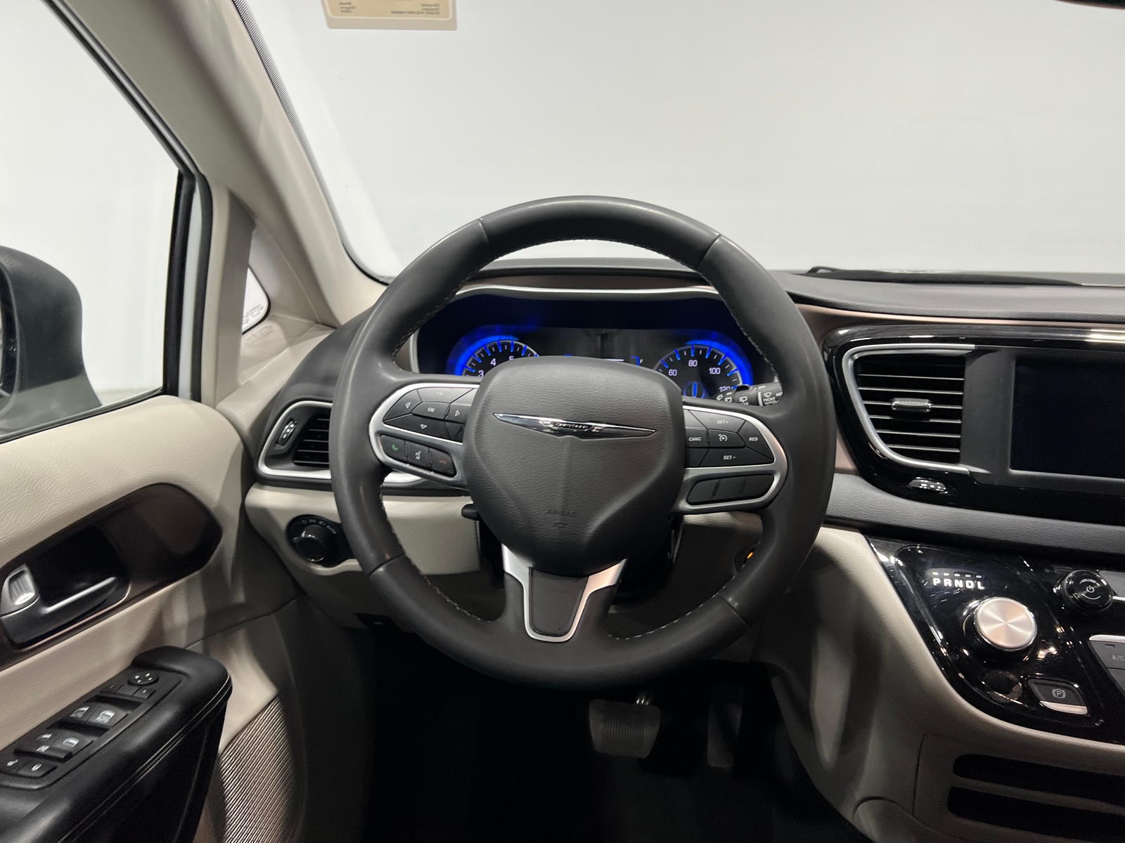 Thumbnail: 2024 Chrysler Voyager - 5
