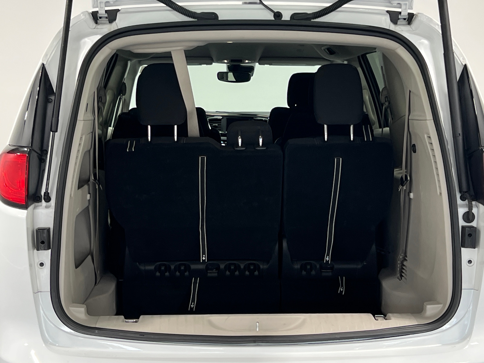 Thumbnail: 2024 Chrysler Voyager - 7