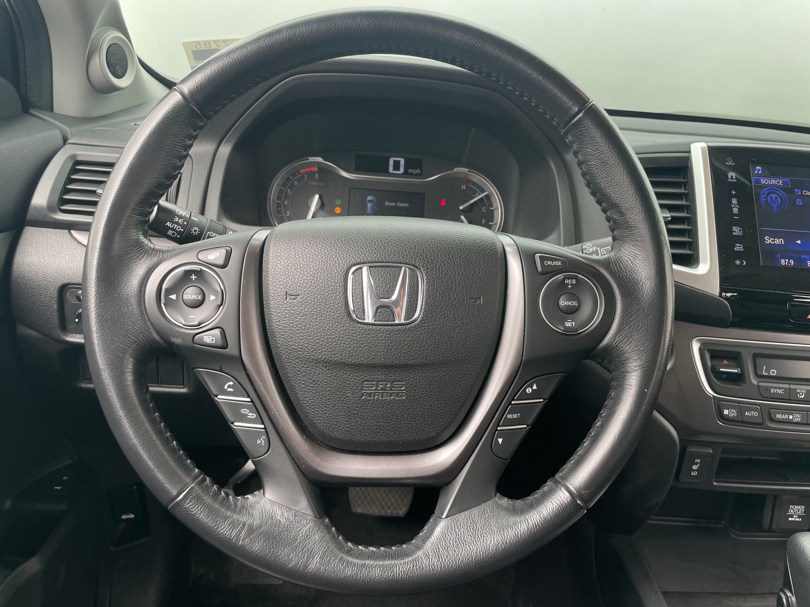 Thumbnail: 2017 Honda Pilot - 4