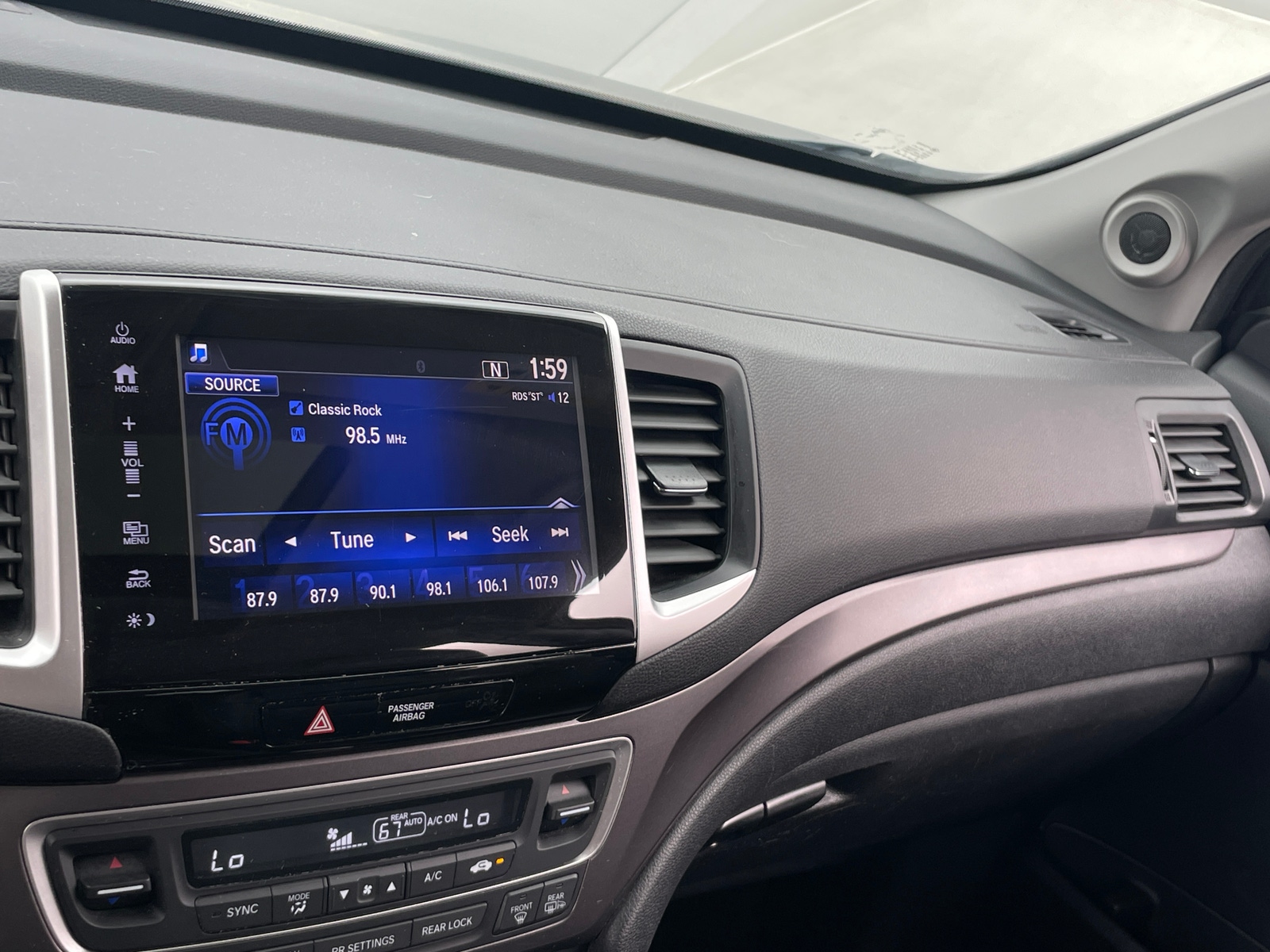 Thumbnail: 2017 Honda Pilot - 3