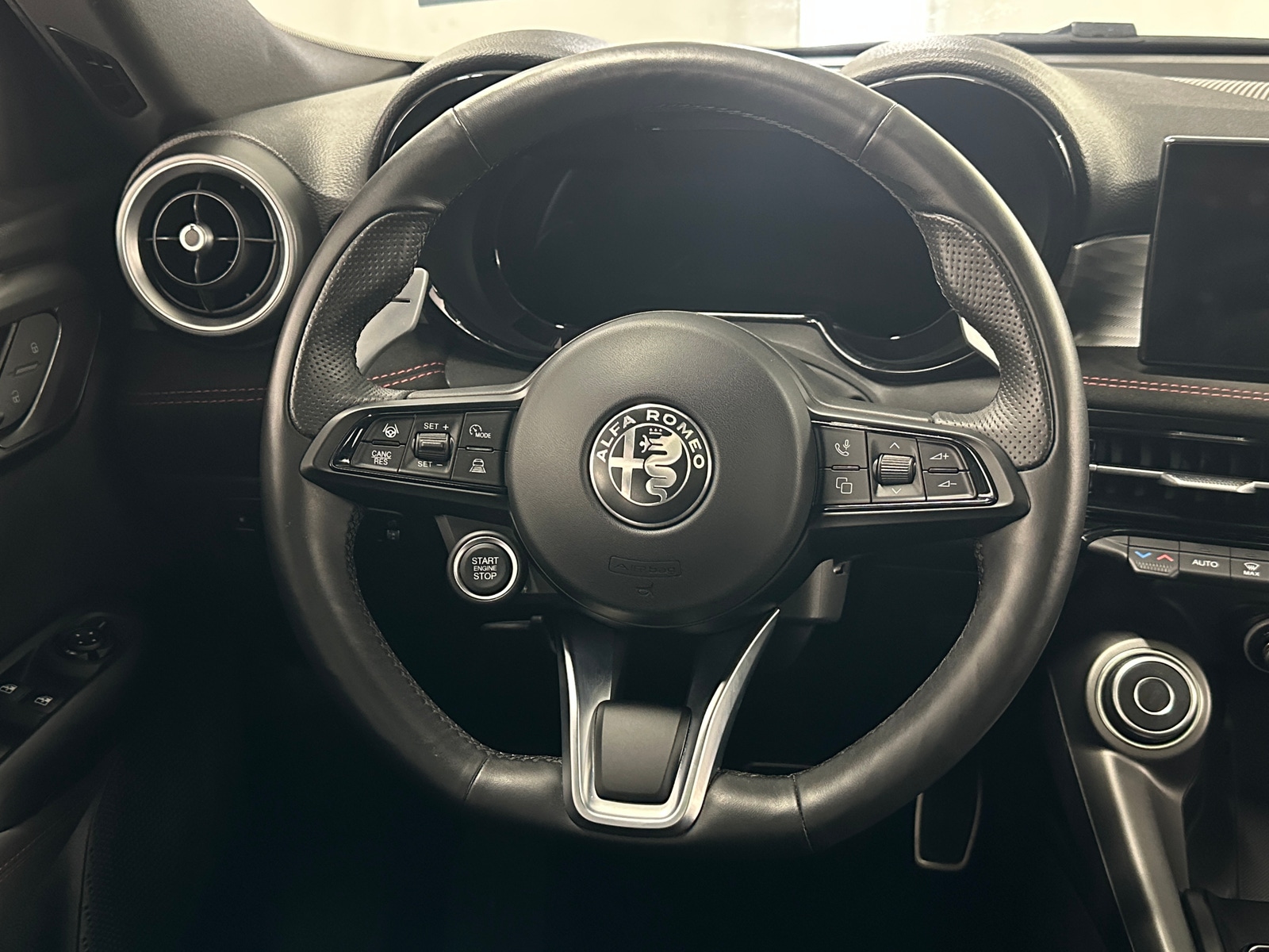 Thumbnail: 2024 Alfa Romeo Tonale - 5