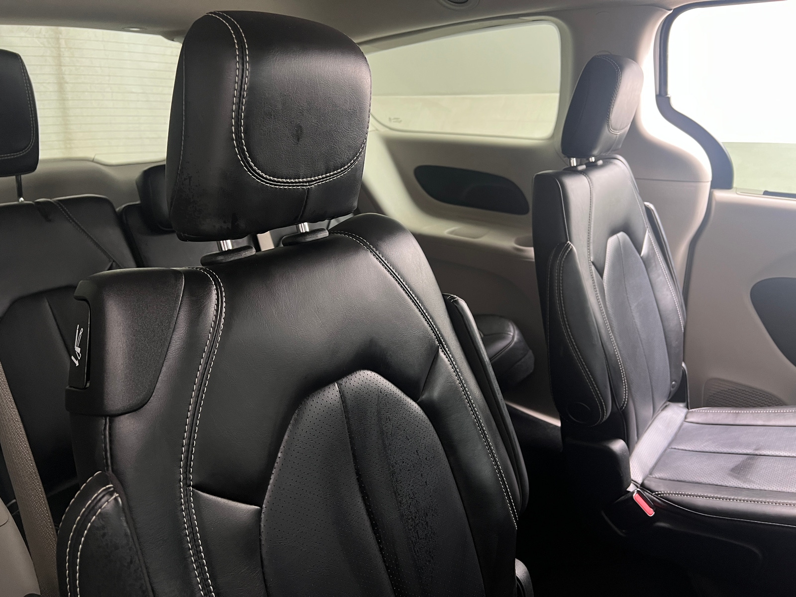 Thumbnail: 2023 Chrysler Pacifica - 5
