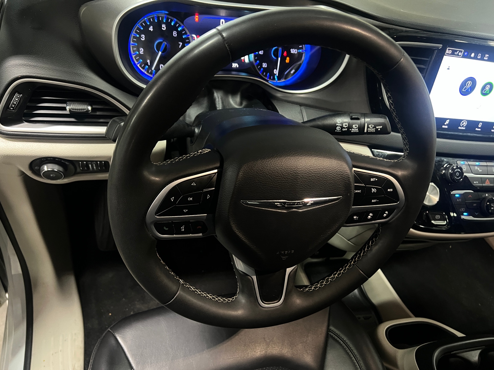 Thumbnail: 2023 Chrysler Pacifica - 4