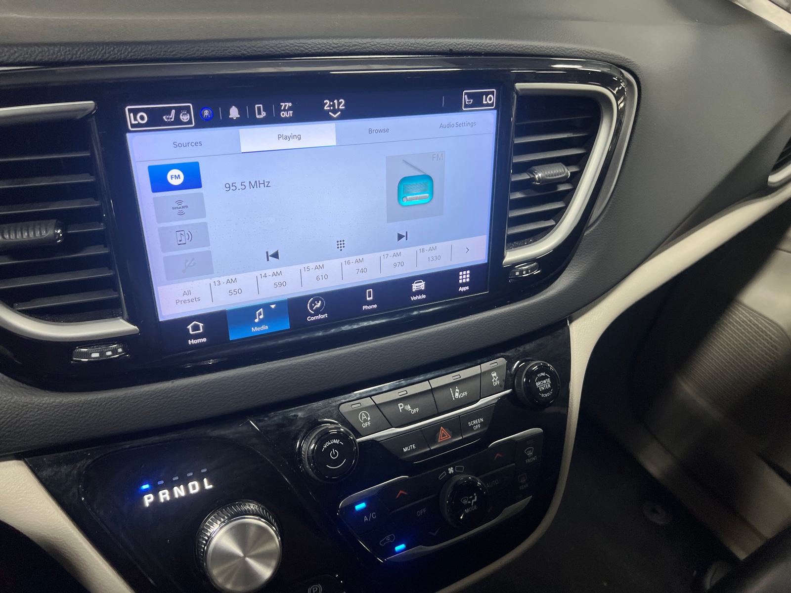 Thumbnail: 2023 Chrysler Pacifica - 3