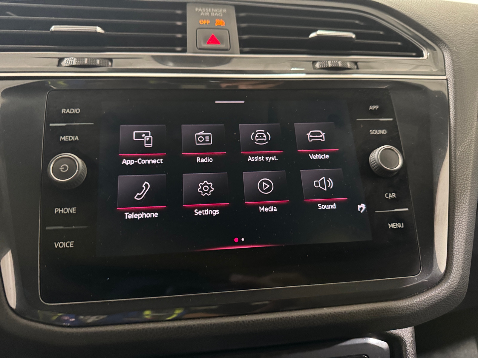 Thumbnail: 2022 Volkswagen Tiguan - 3
