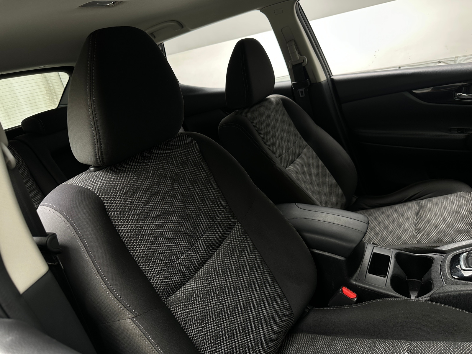 Thumbnail: 2017 Nissan Rogue Sport - 2