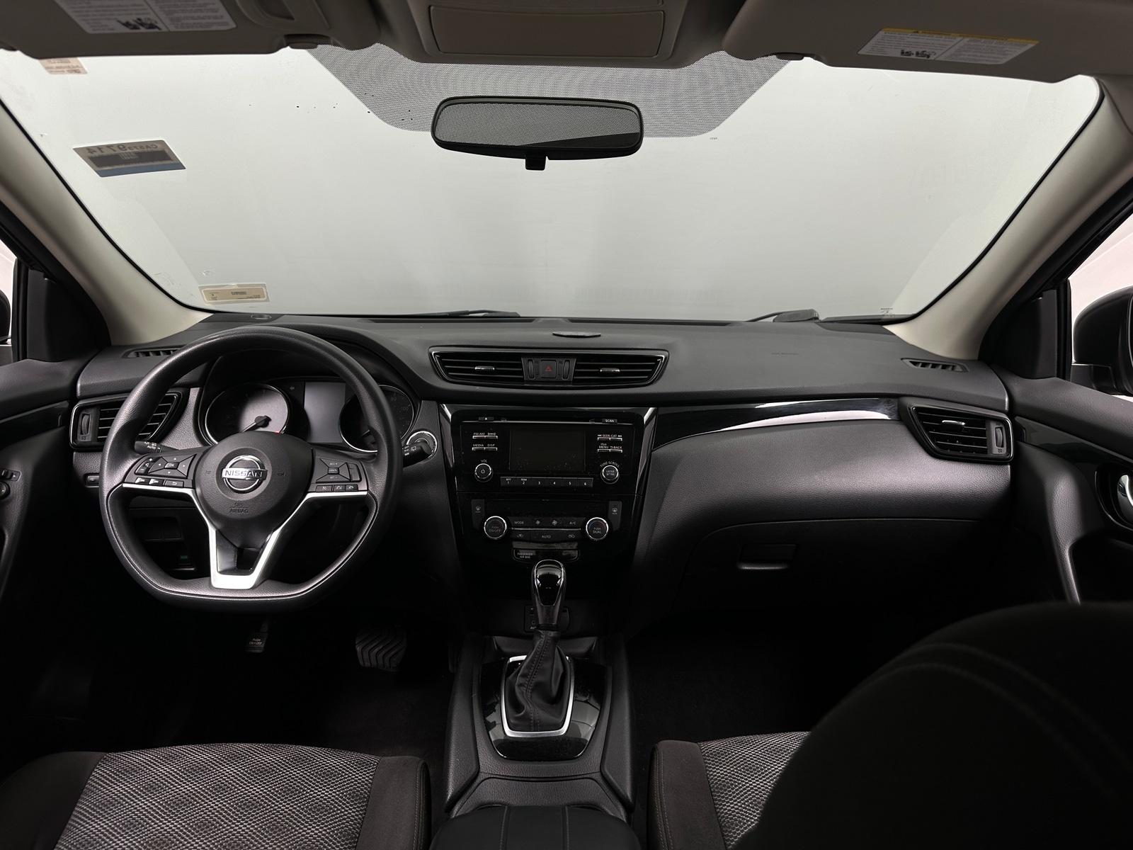 Thumbnail: 2017 Nissan Rogue Sport - 3
