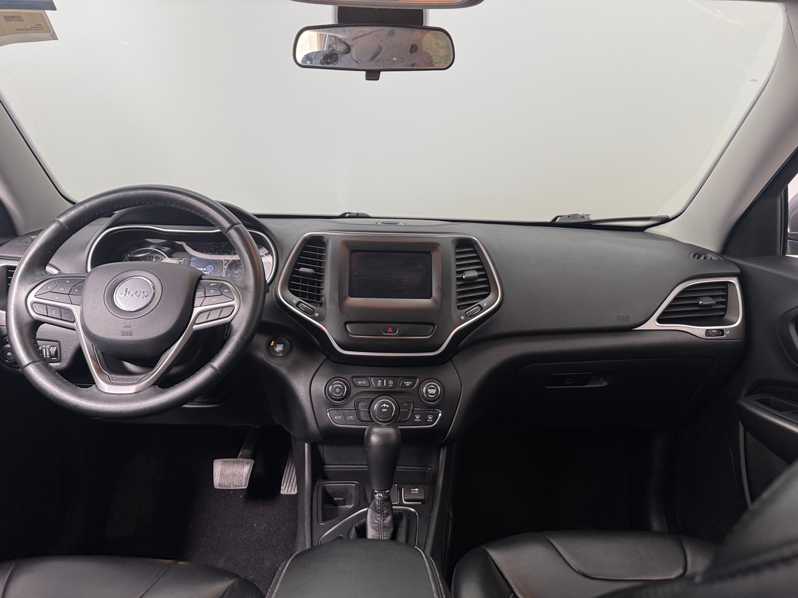 Thumbnail: 2019 Jeep Cherokee - 3