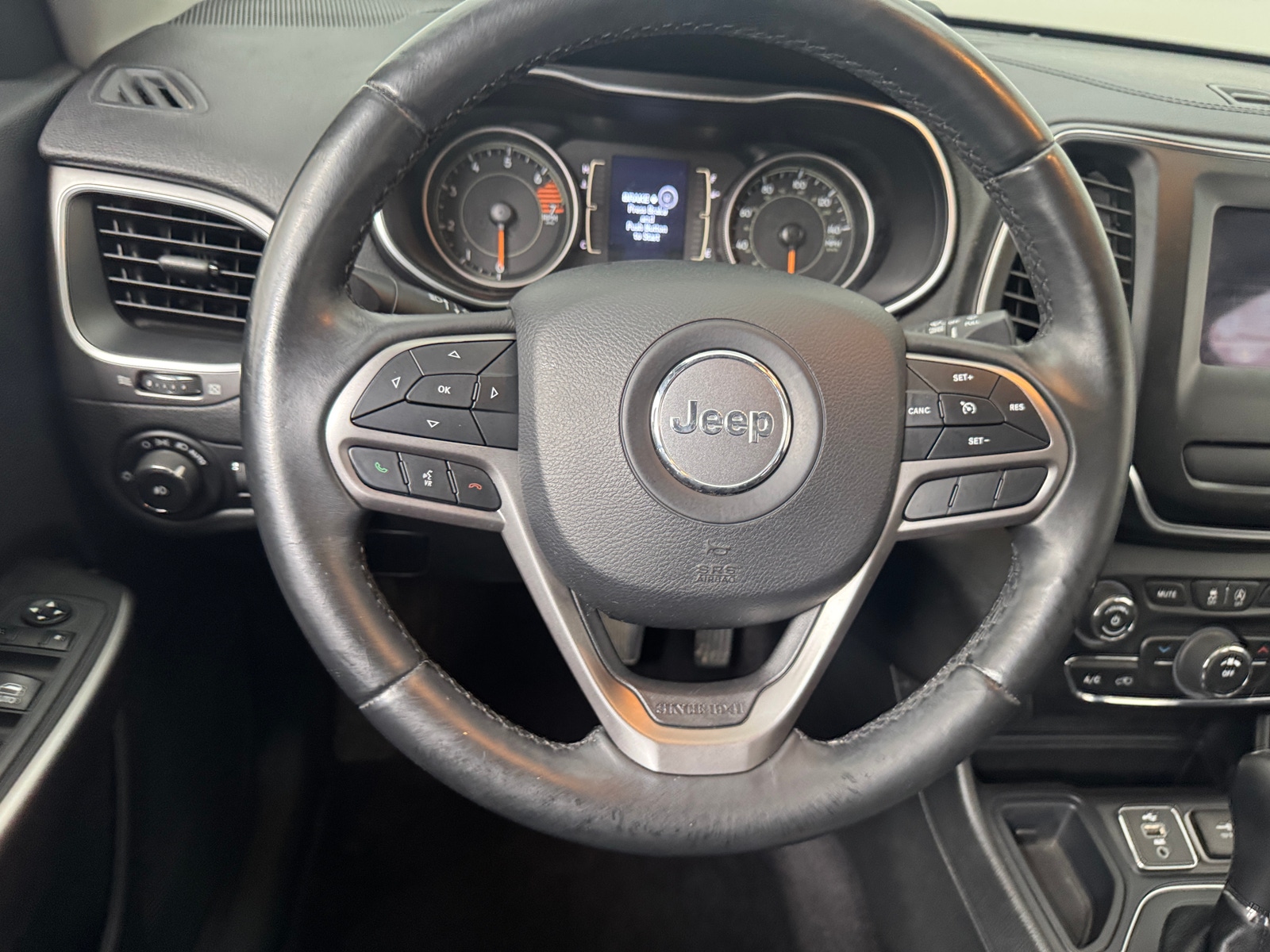 Thumbnail: 2019 Jeep Cherokee - 5