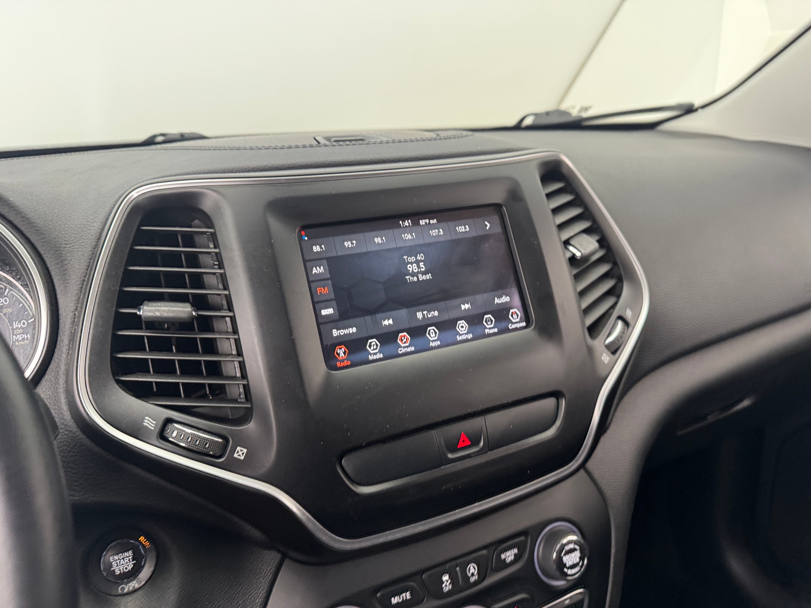 Thumbnail: 2019 Jeep Cherokee - 4