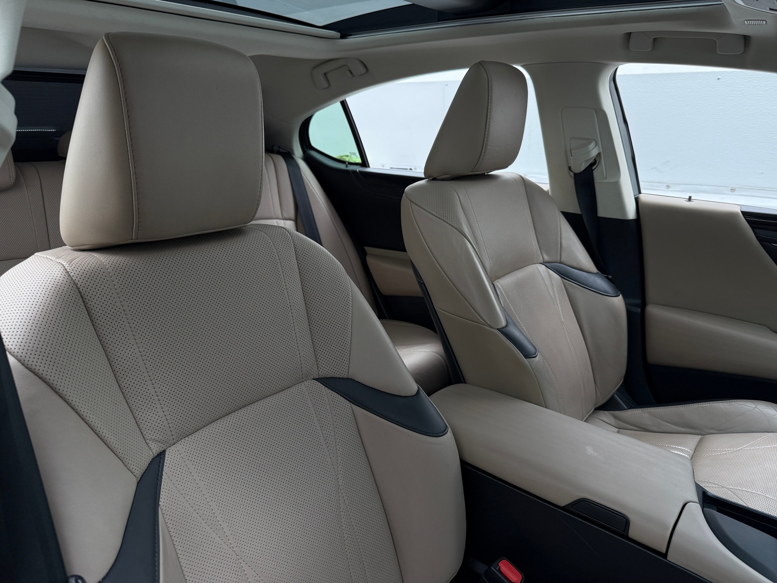 Thumbnail: 2019 Lexus ES - 2