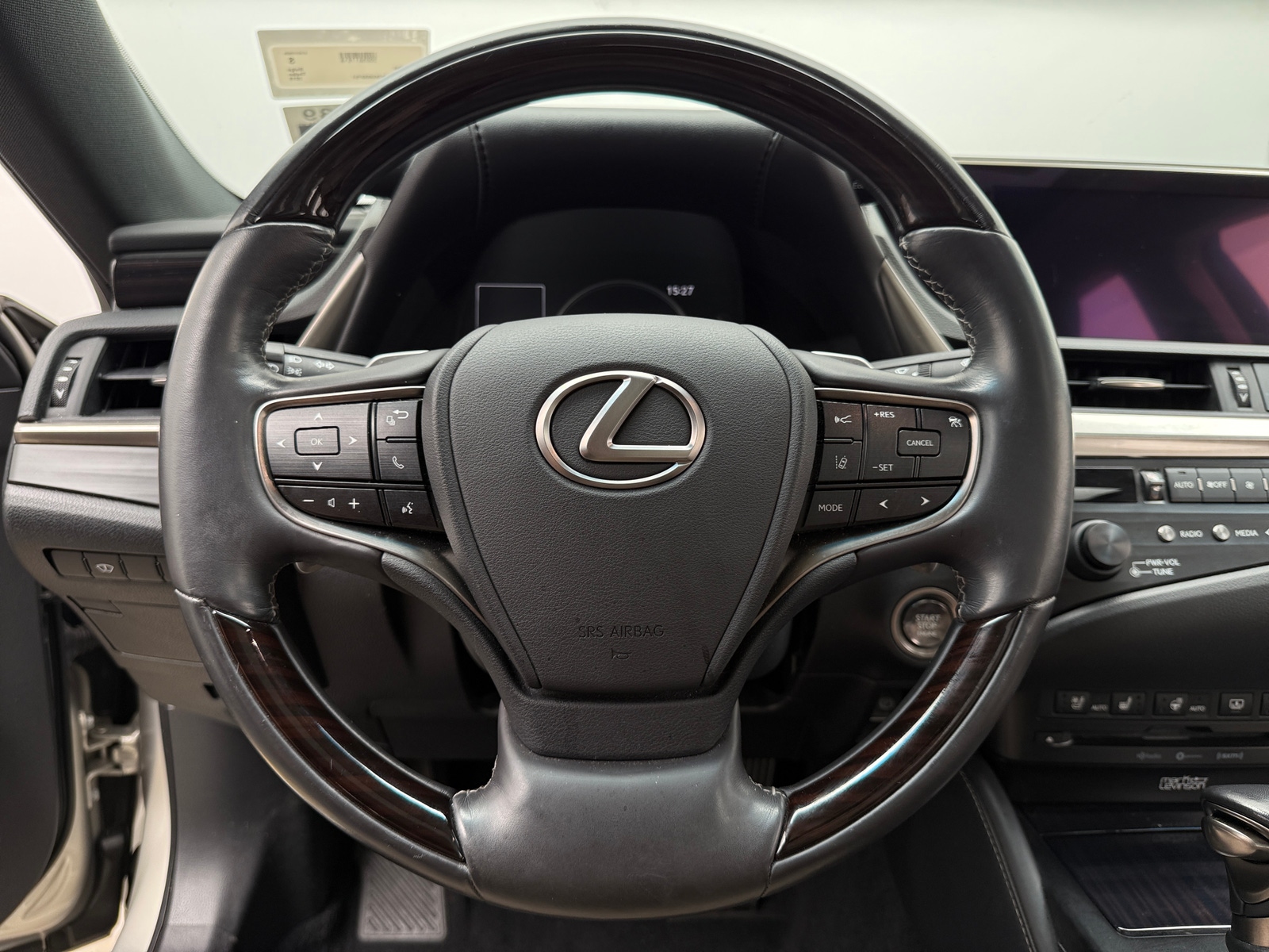Thumbnail: 2019 Lexus ES - 5