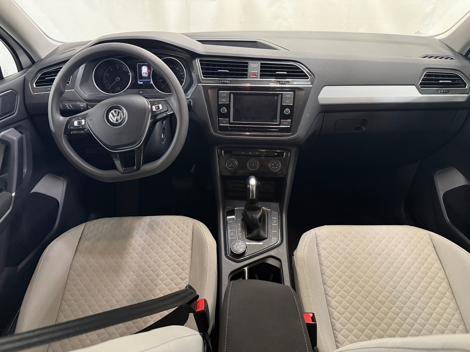 Thumbnail: 2018 Volkswagen Tiguan - 3