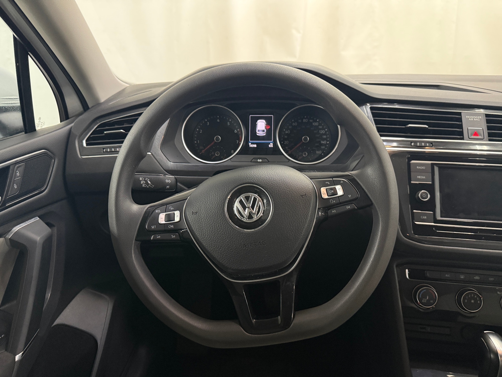 Thumbnail: 2018 Volkswagen Tiguan - 5