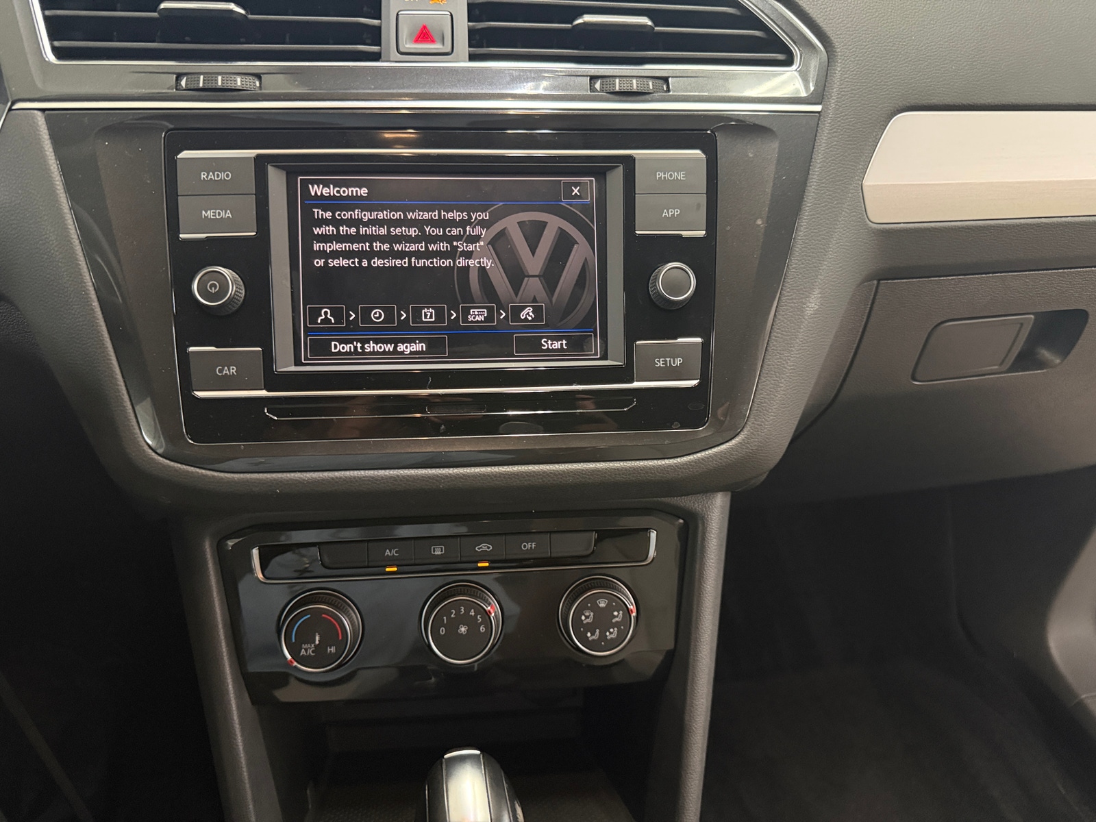 Thumbnail: 2018 Volkswagen Tiguan - 4