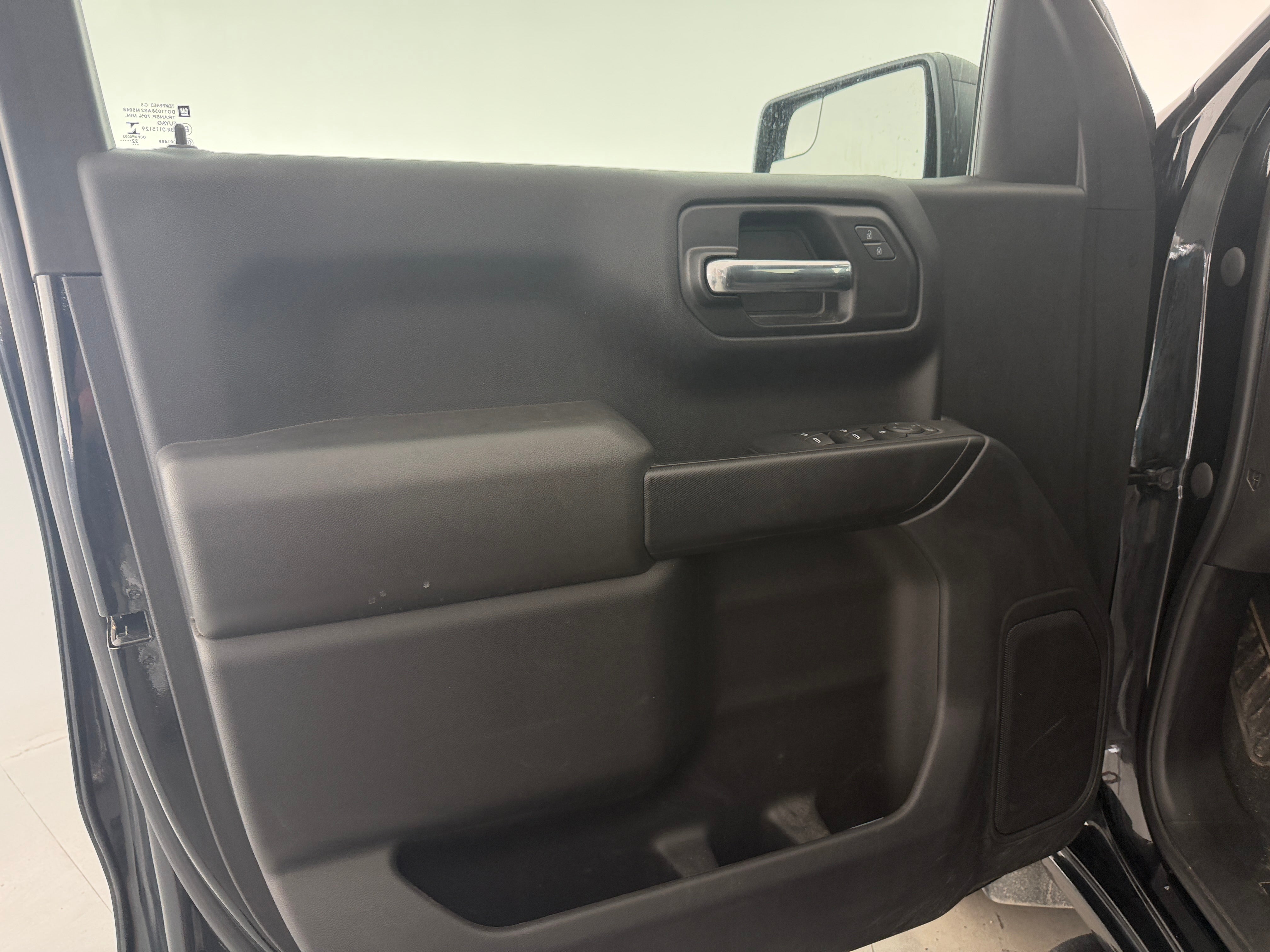 Used 2022 Chevrolet Silverado 1500 Custom with VIN 1GCPDBEK9NZ612290 for sale in Eagan, Minnesota