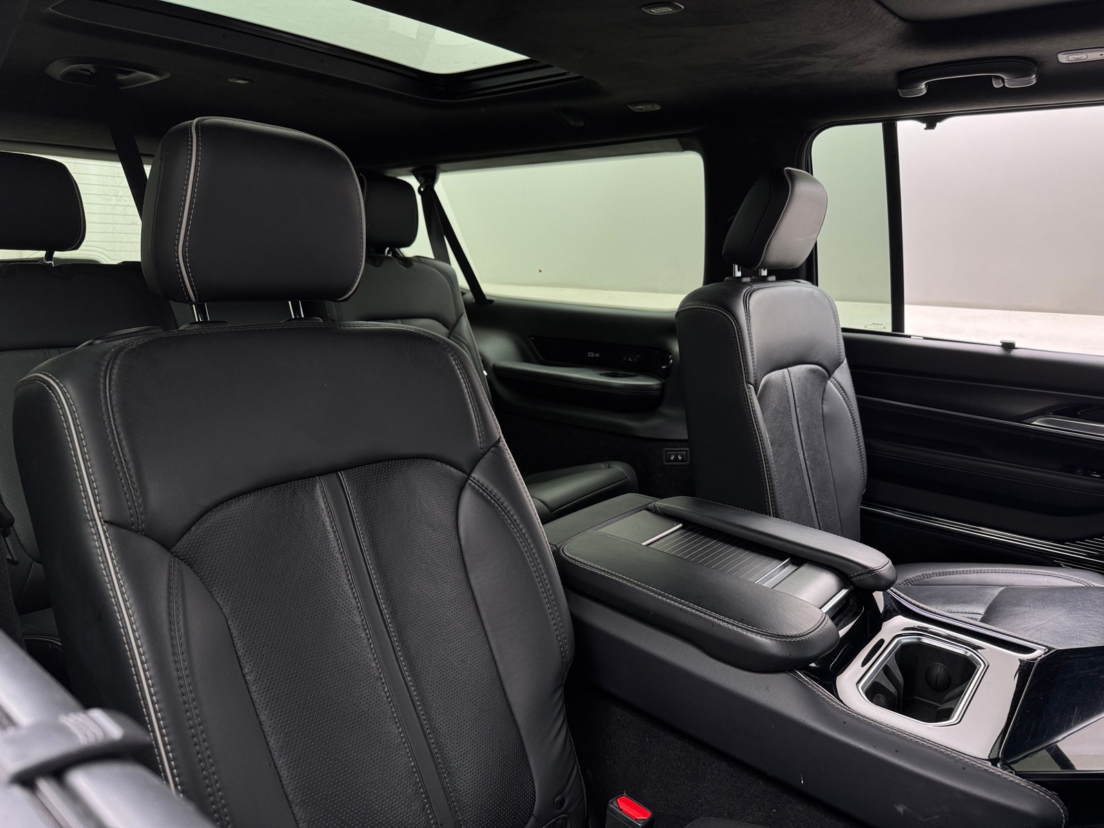 Thumbnail: 2024 Jeep Grand Wagoneer L - 5
