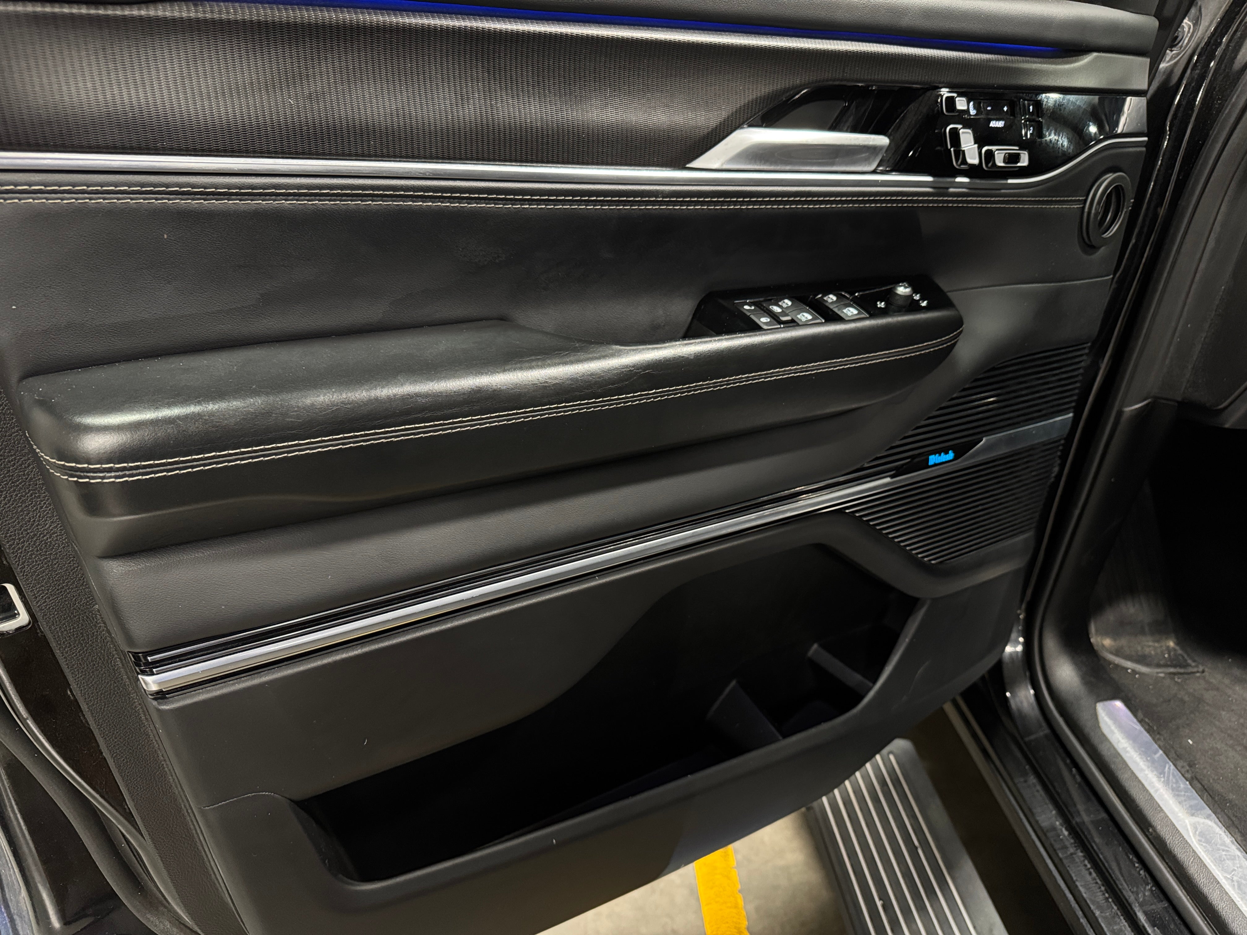 2024 Jeep Grand Wagoneer L Series II - Photo 10