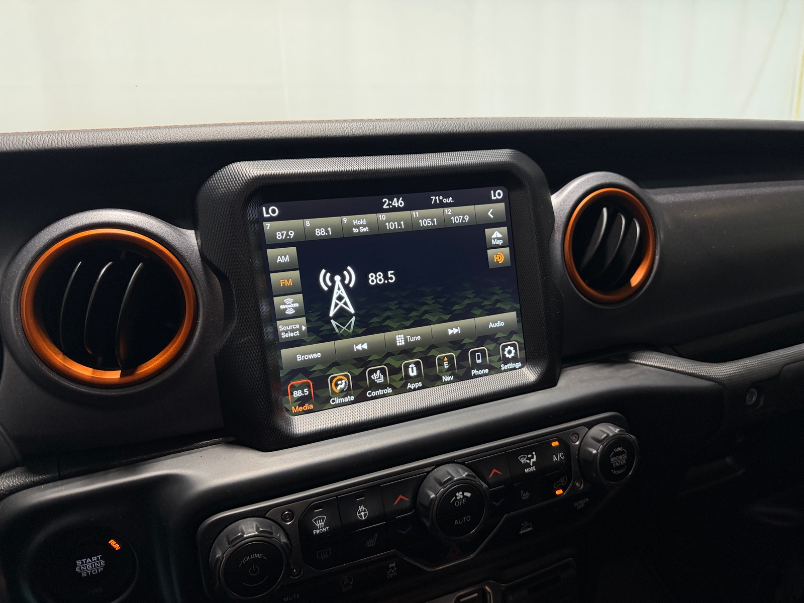 Thumbnail: 2021 Jeep Gladiator - 4