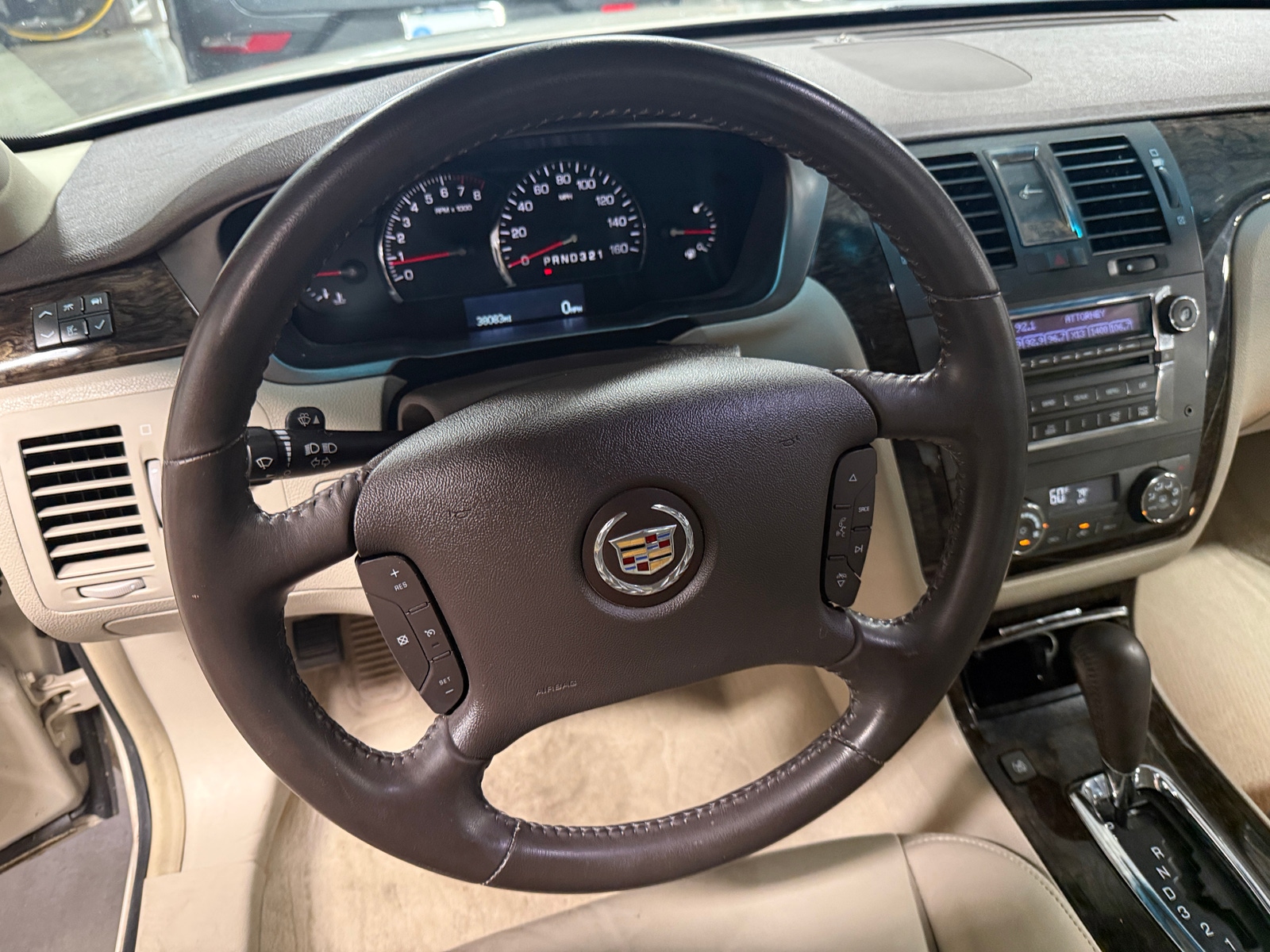 Thumbnail: 2011 Cadillac DTS - 4