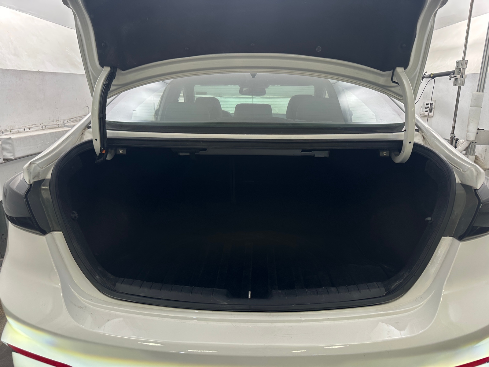 Thumbnail: 2018 Hyundai Elantra - 6