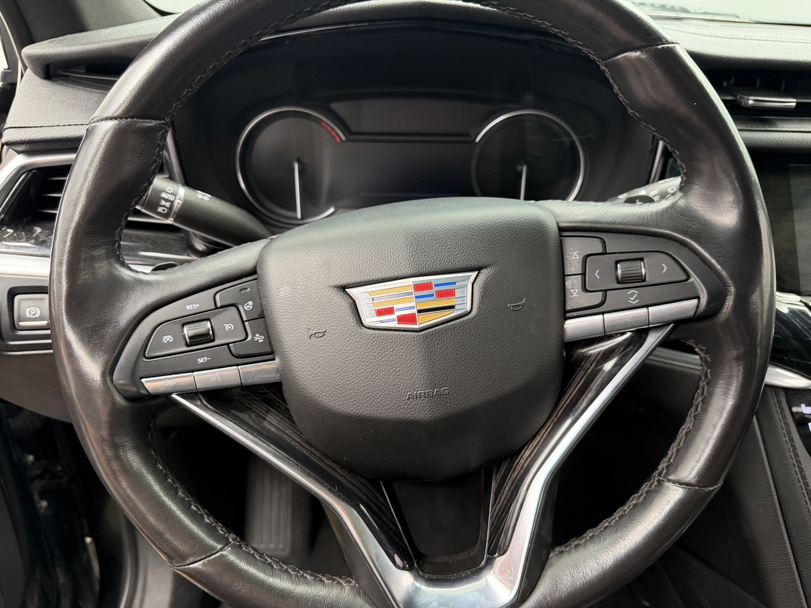 Thumbnail: 2023 Cadillac XT6 - 4