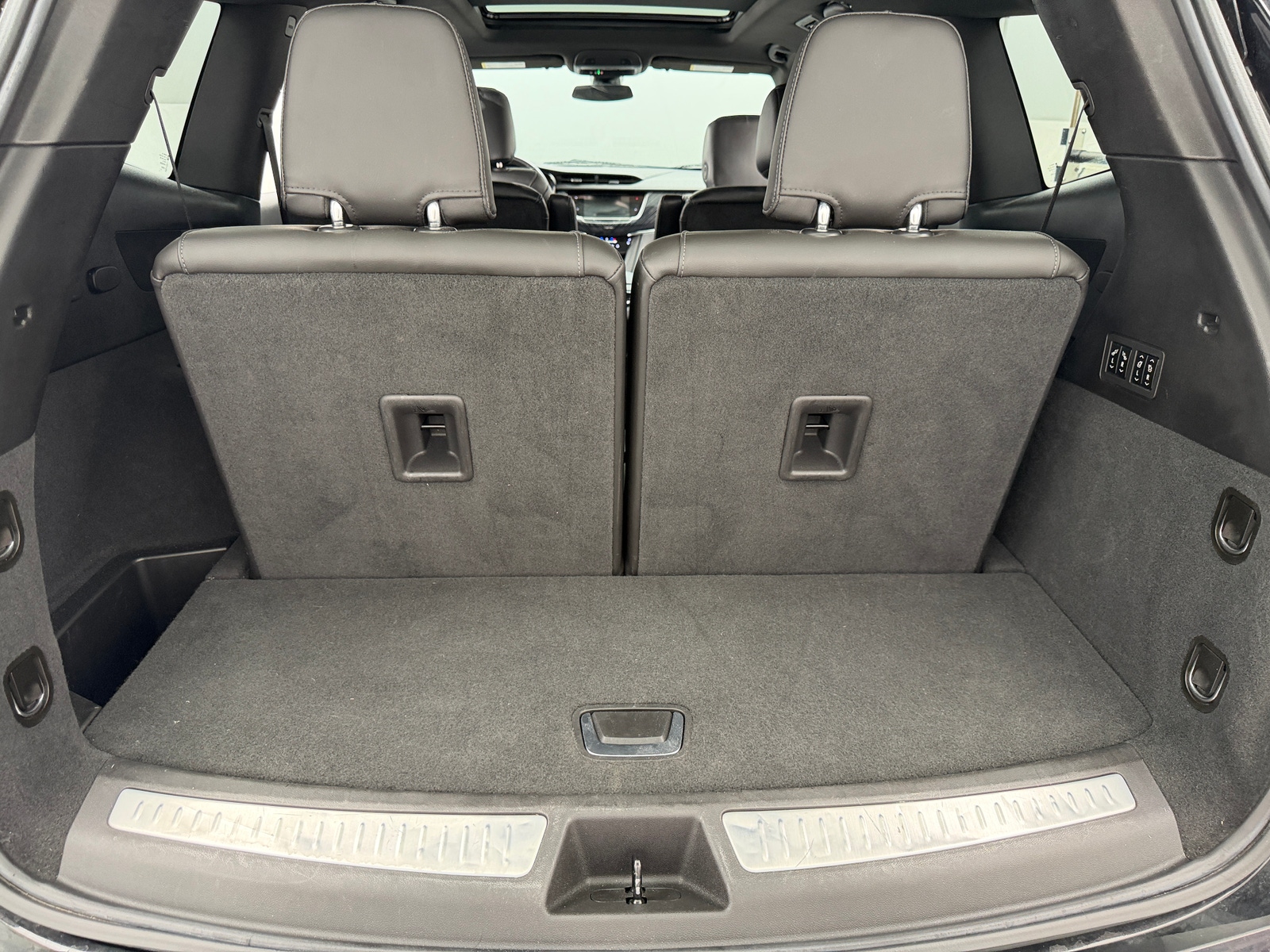 Thumbnail: 2023 Cadillac XT6 - 6