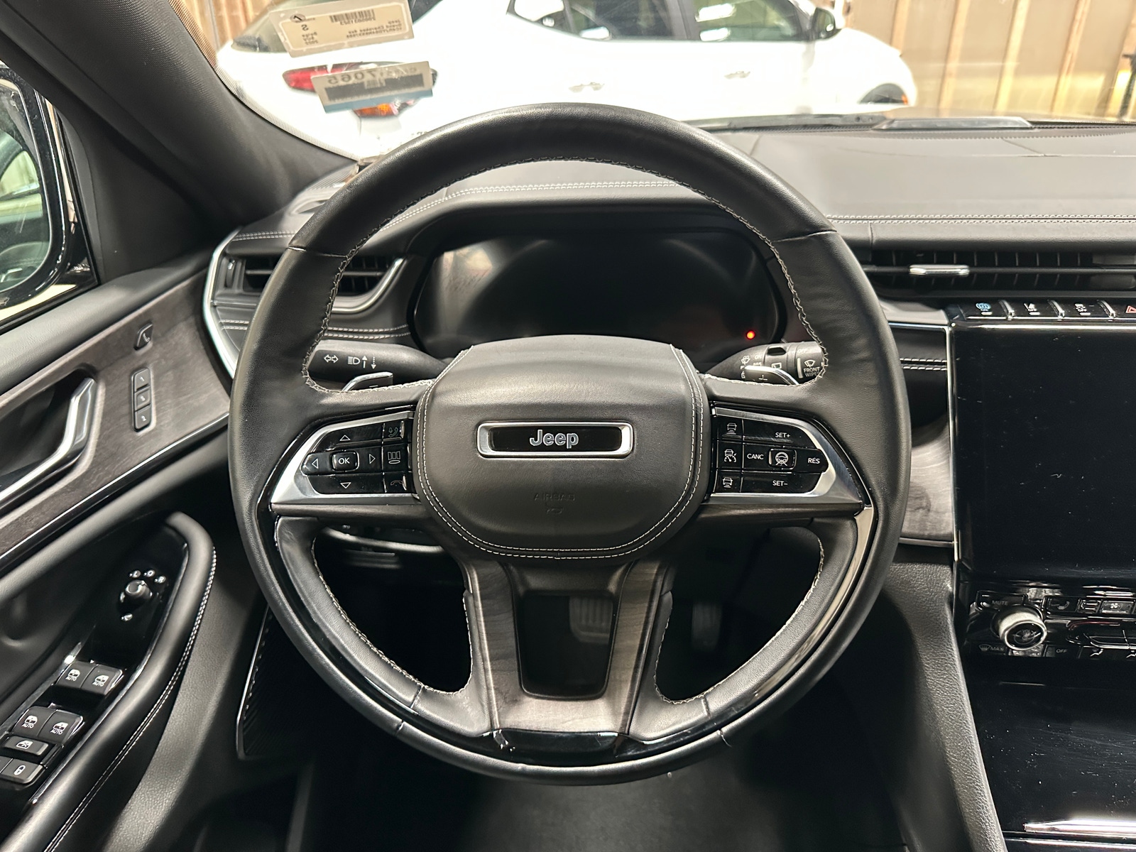 Thumbnail: 2022 Jeep Grand Cherokee - 4